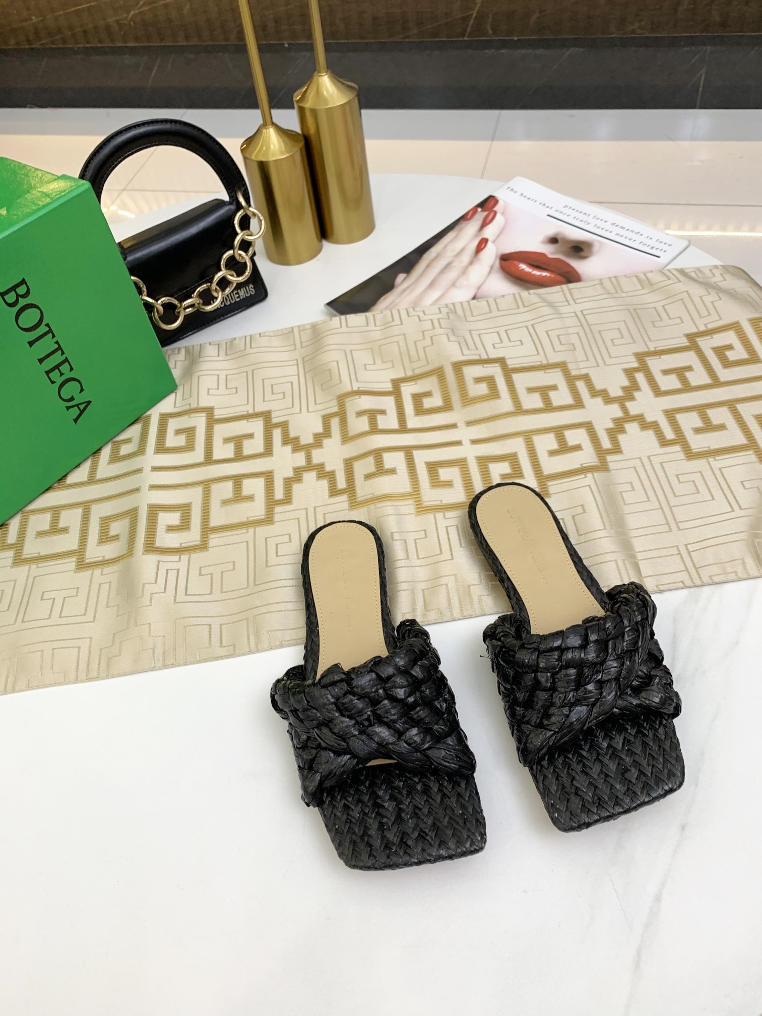 bo*te*ga Ve*ne*ta dot wave sandal black 708880v