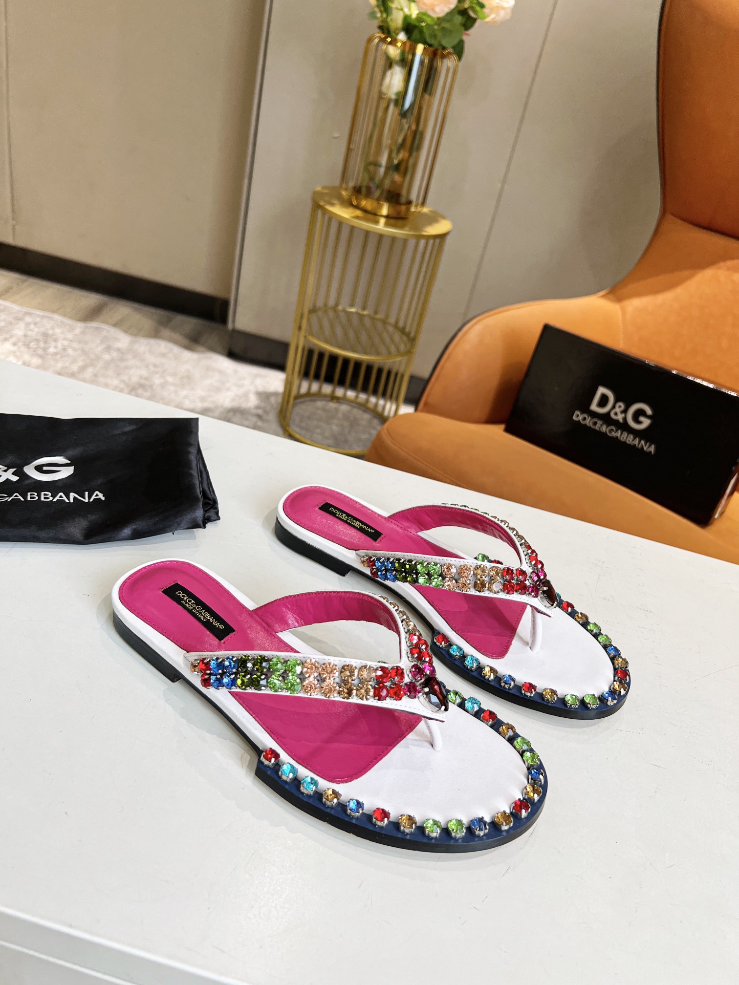 DOLCE AND GABBANA LEATHER FLIP-FLOPS WHITE/MULTICOLOUR A80265AY347