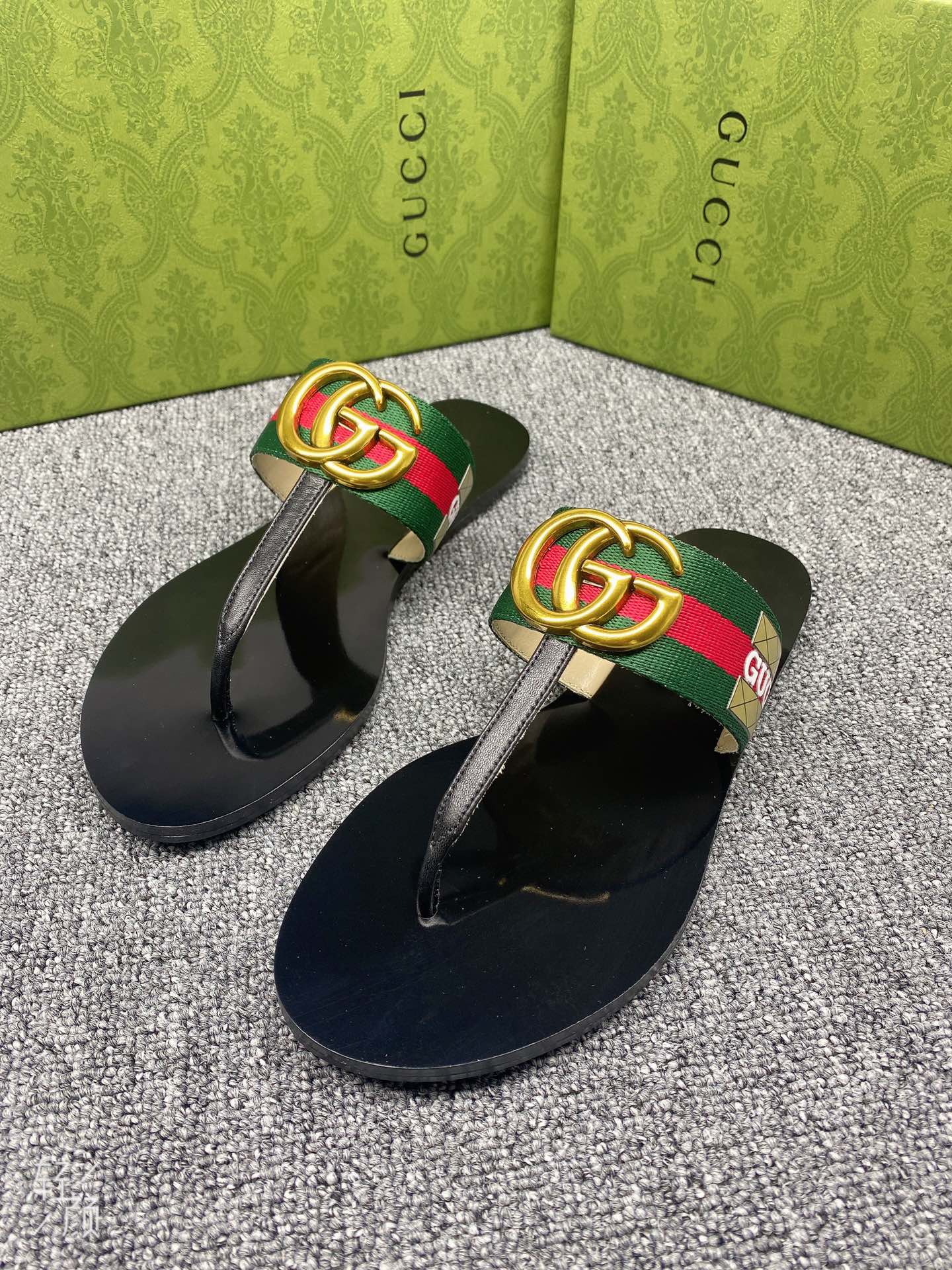 G*u*i leather thong sandal with double g green and red 497444