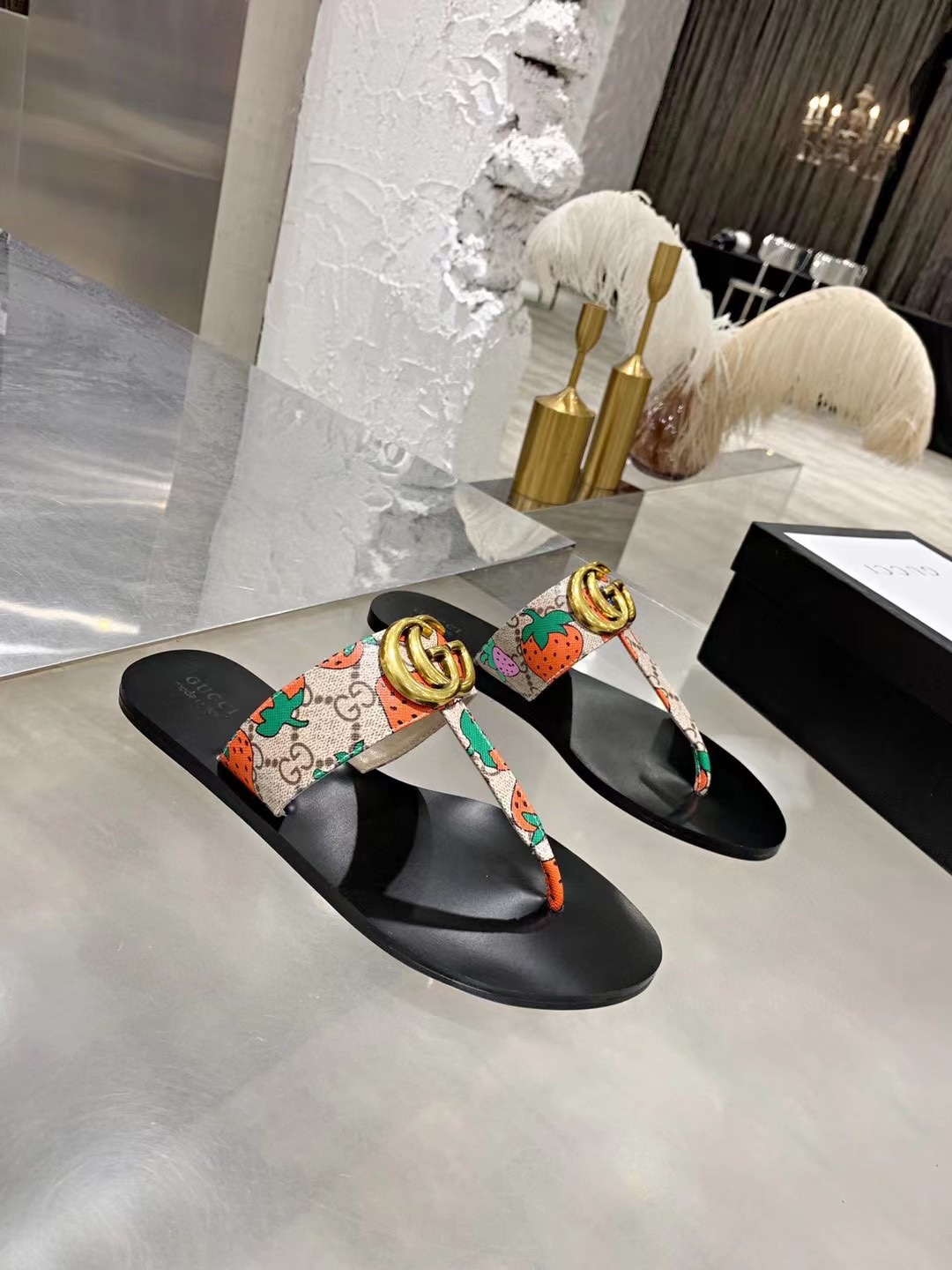G*u*i leather thong sandal with double g multicolour 497444