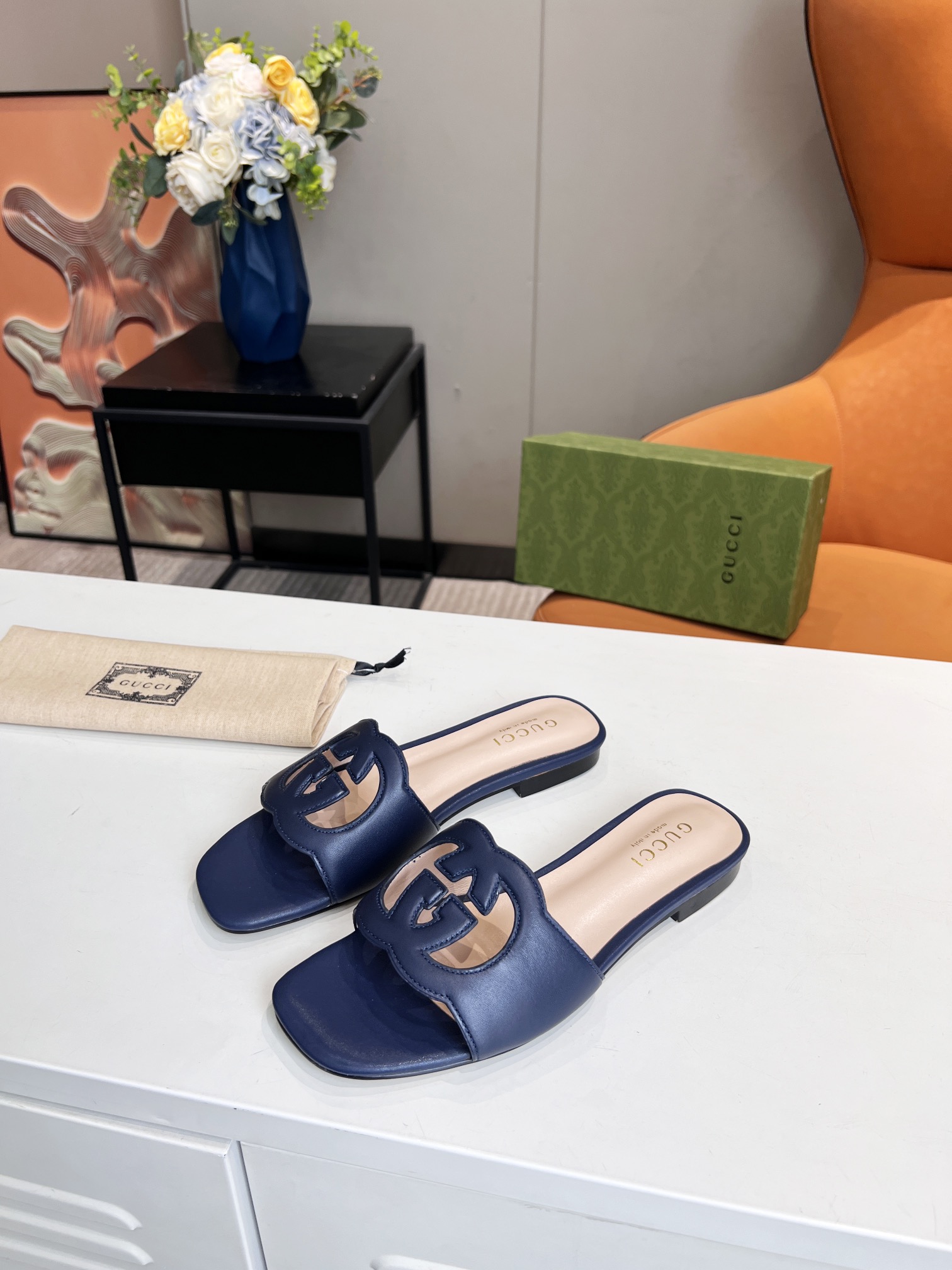 G*u*i interlocking g cut-out slide sandal dark blue 694451