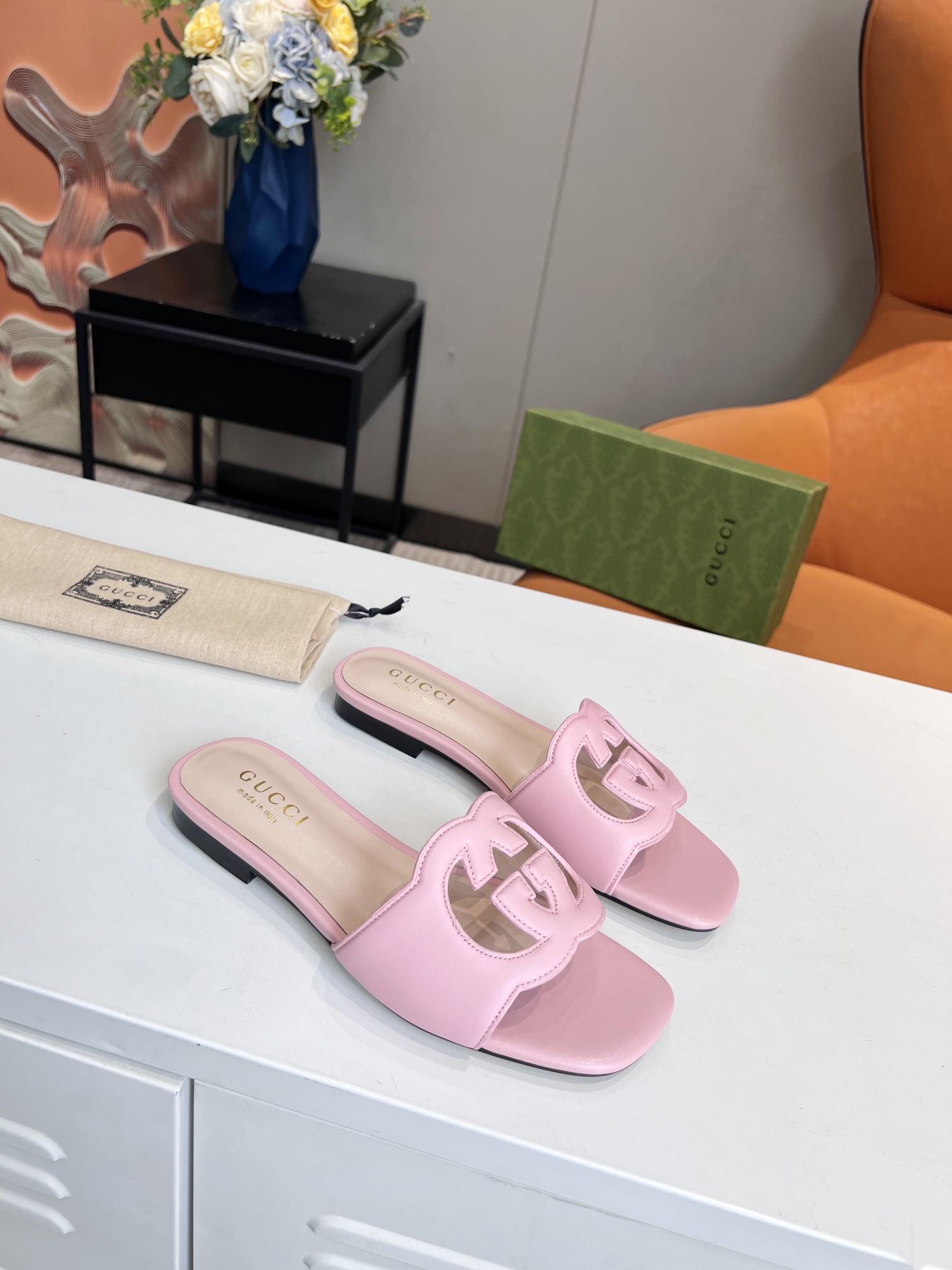 G*u*i interlocking g cut-out slide sandal baby pink 694451