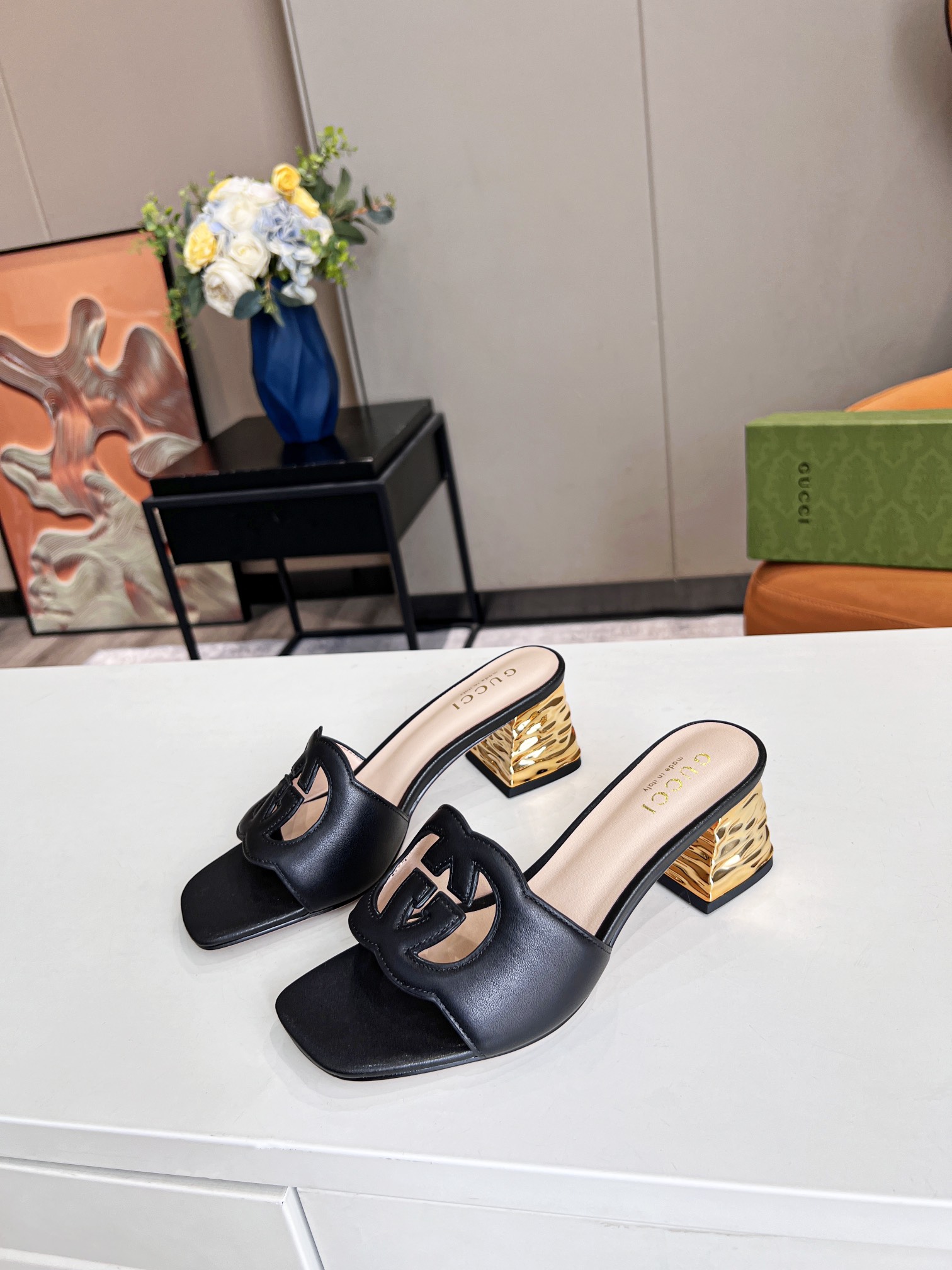 G*u*i interlocking g cut-out heeled slide sandal black 694451