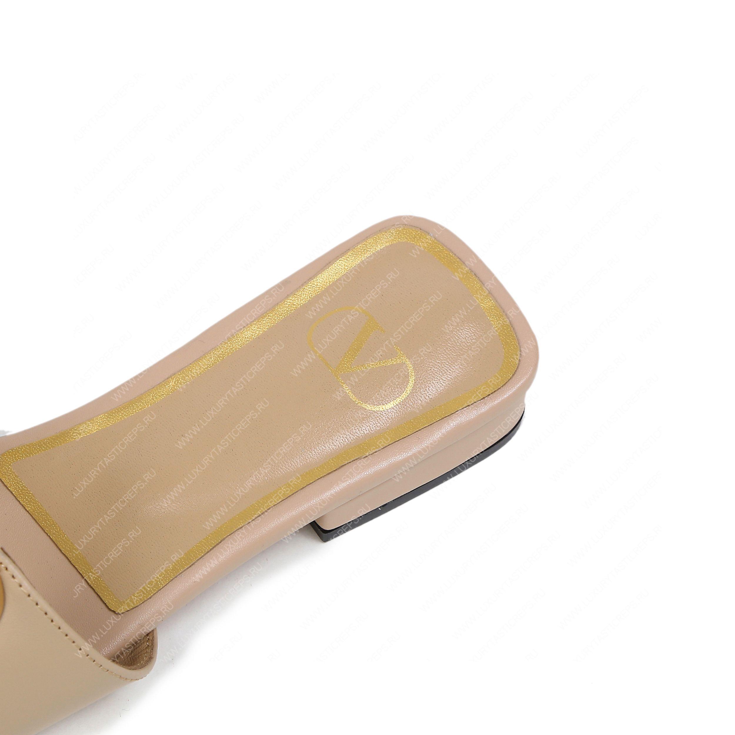 VALENTINO VLOGO SIGNATURE SLIDE SANDAL FAWN ZW2S0M21HWS0CR