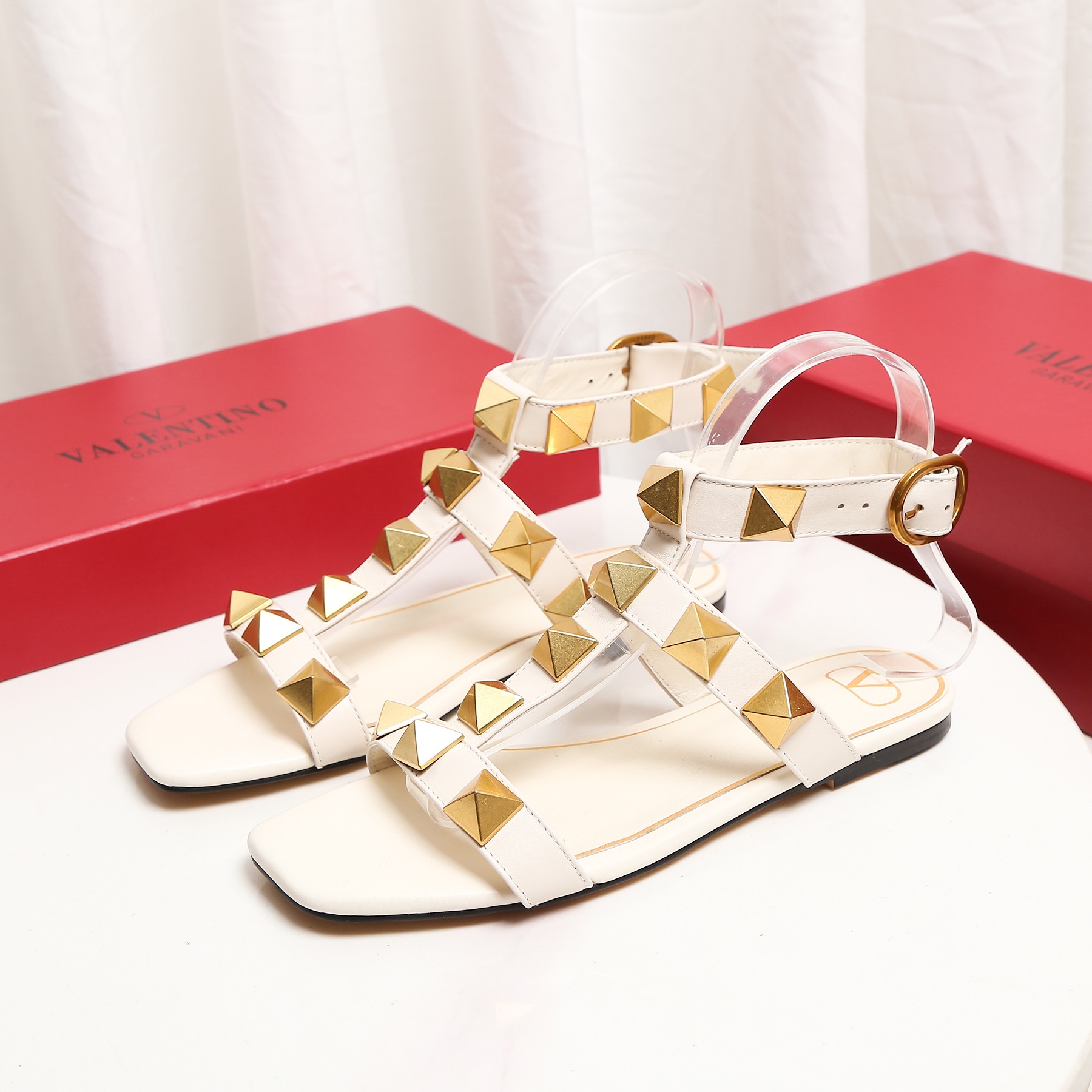 VALENTINO STUD FLAT CALFSKIN SANDAL LIGHT IVORY 2W2S0BU8ZWM