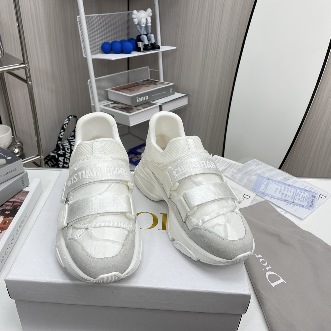 ch**an D*or d-wander sneakers cypress white kck299ctd