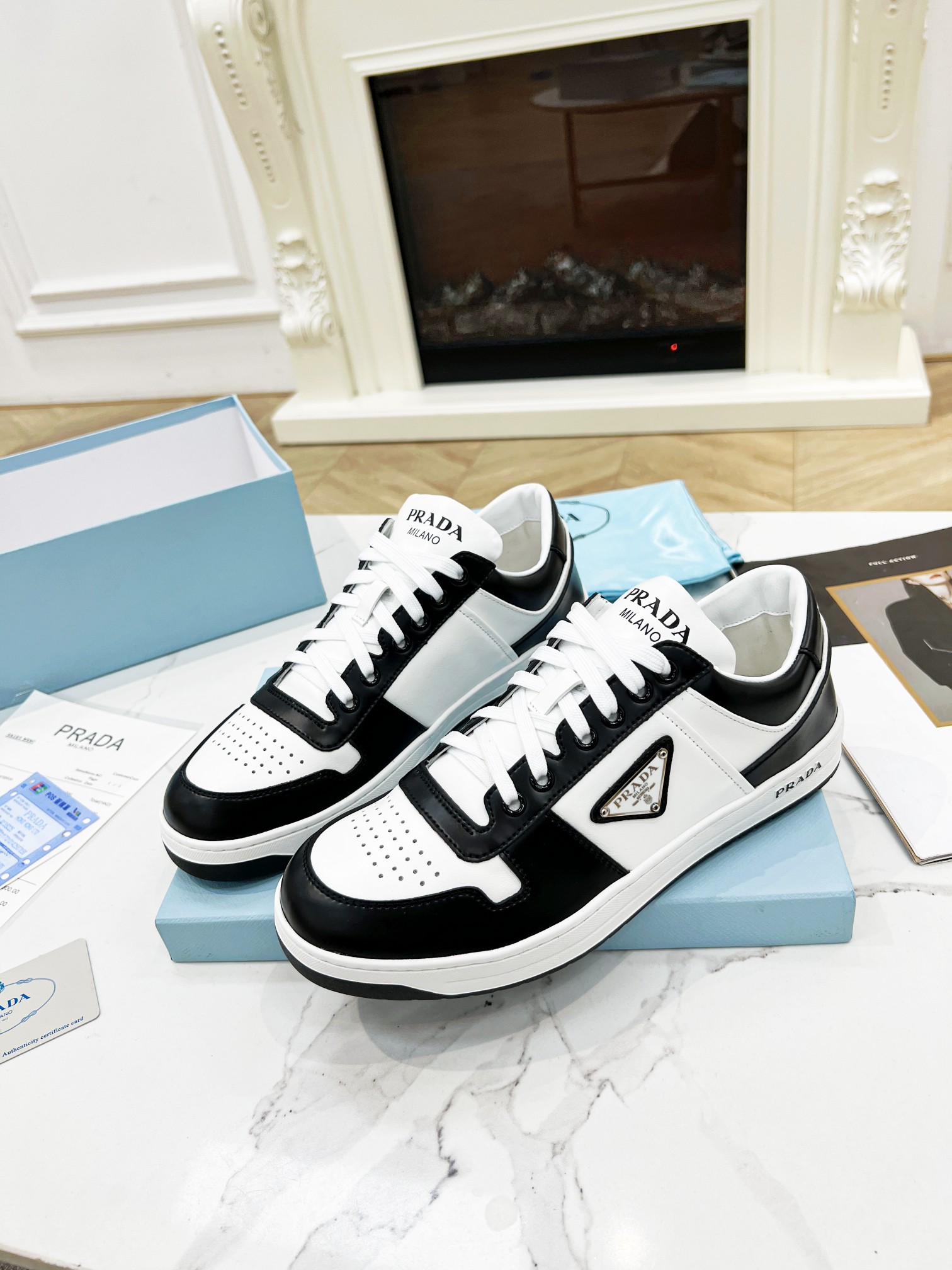 Pra*a downtown leather sneakers white/black 2ee364
