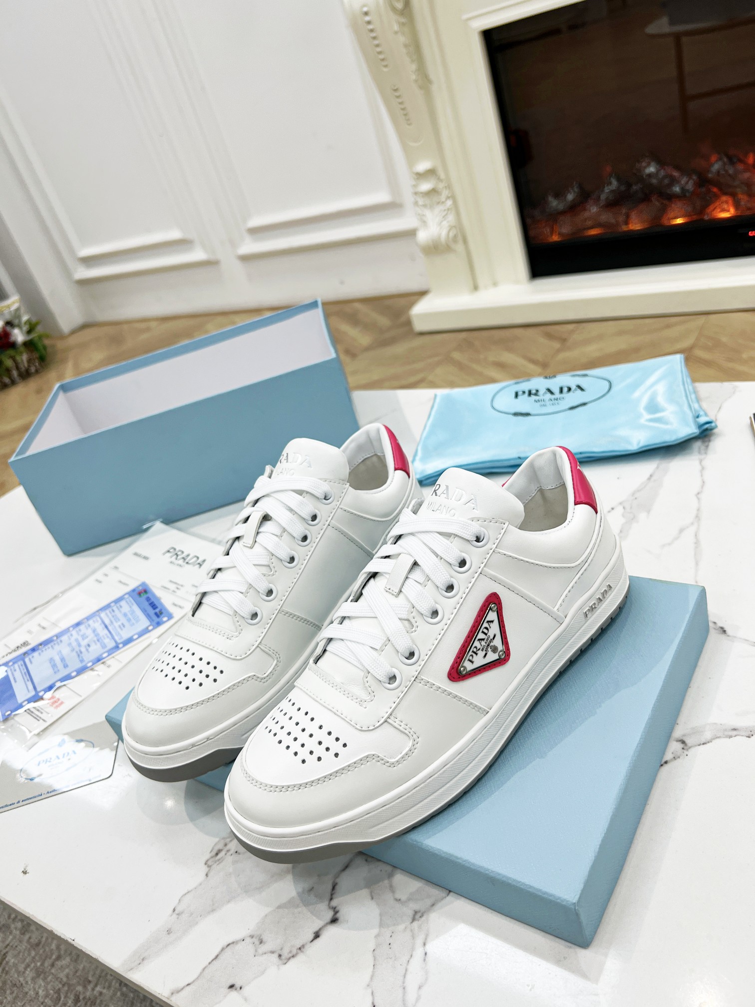 Pra*a downtown leather sneakers white/pink 2ee364