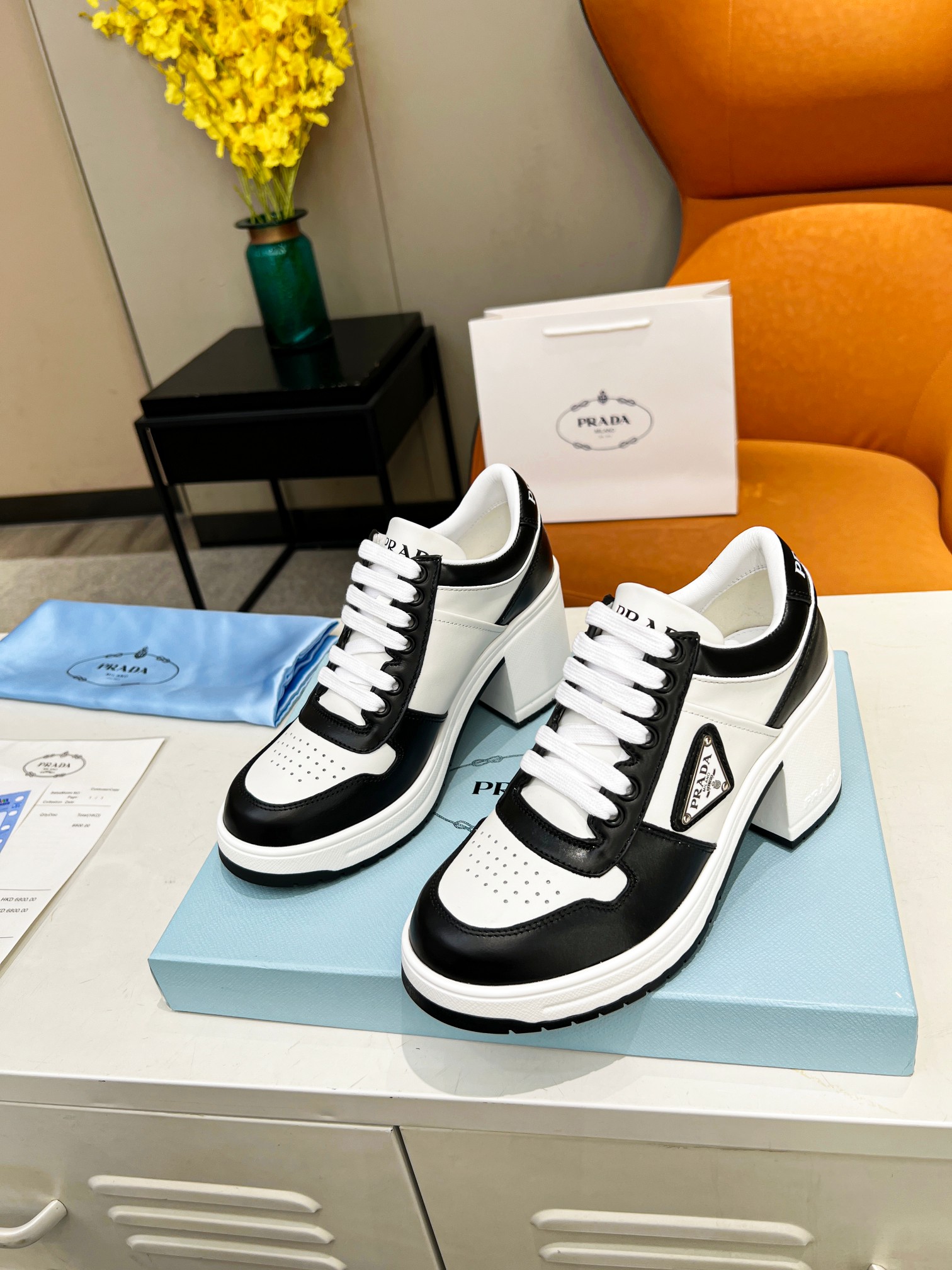 Pra*a downtown high heeled sneakers white/black 1e792m