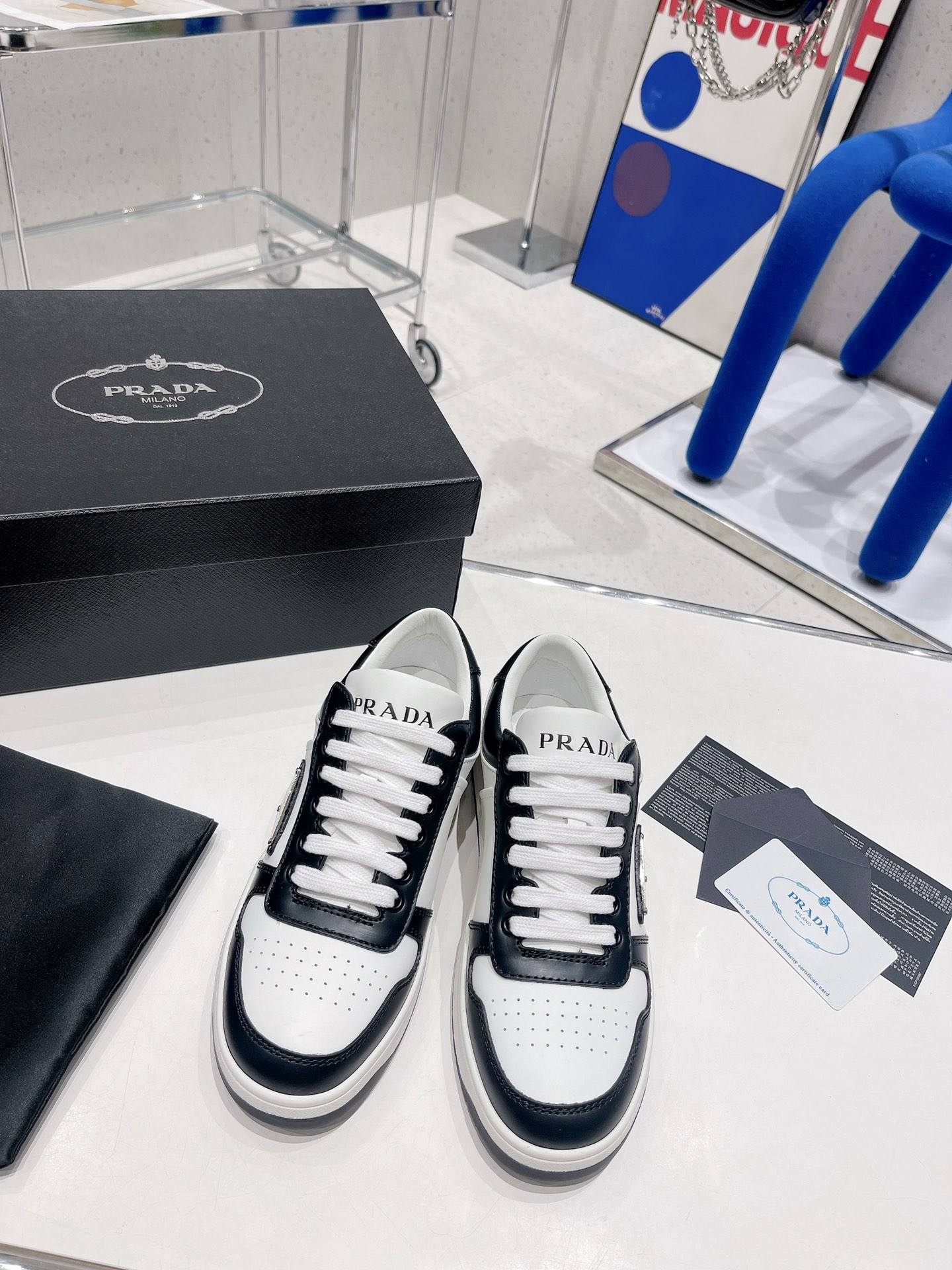 Pra*a downtown leather sneakers white/black 2ee364
