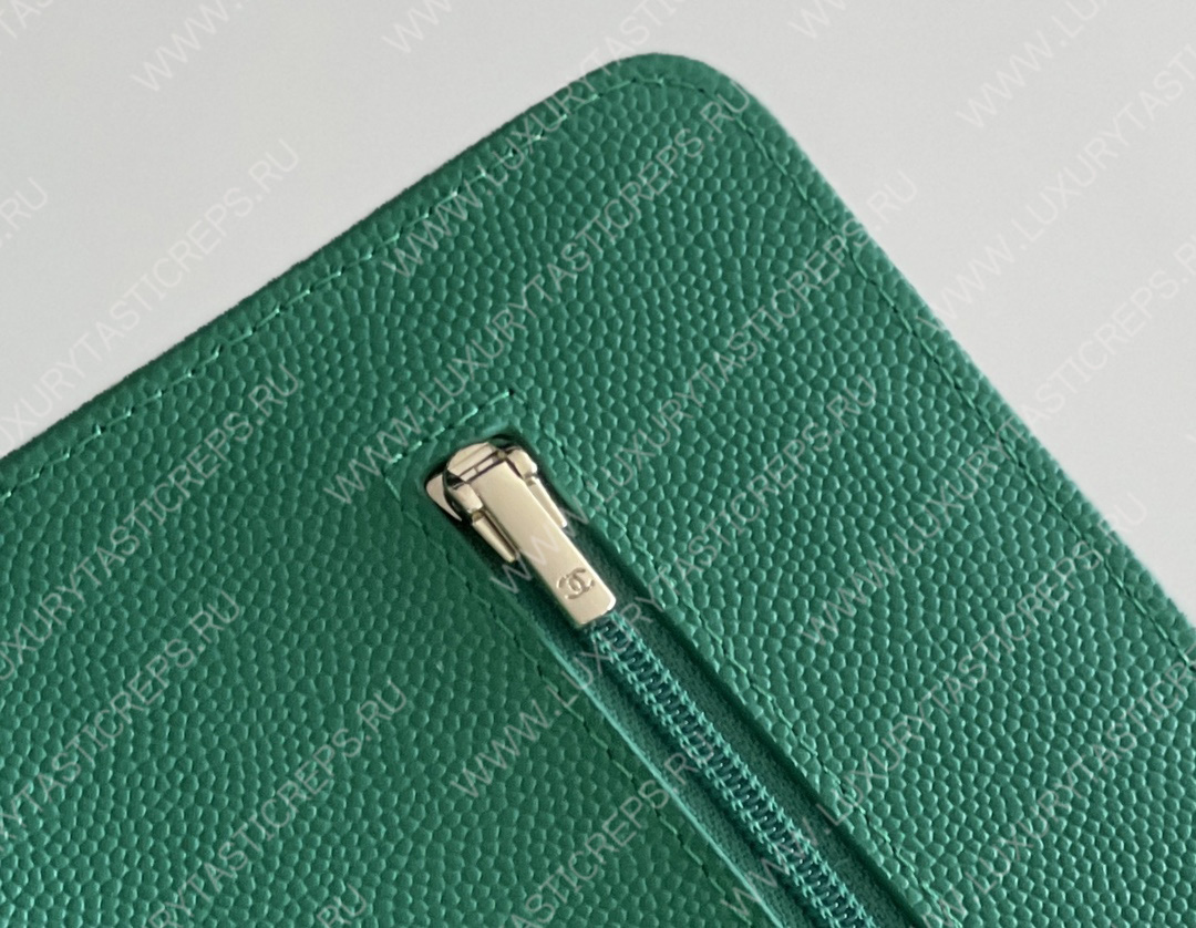 Ch*el classic wallet on chain green ap0250