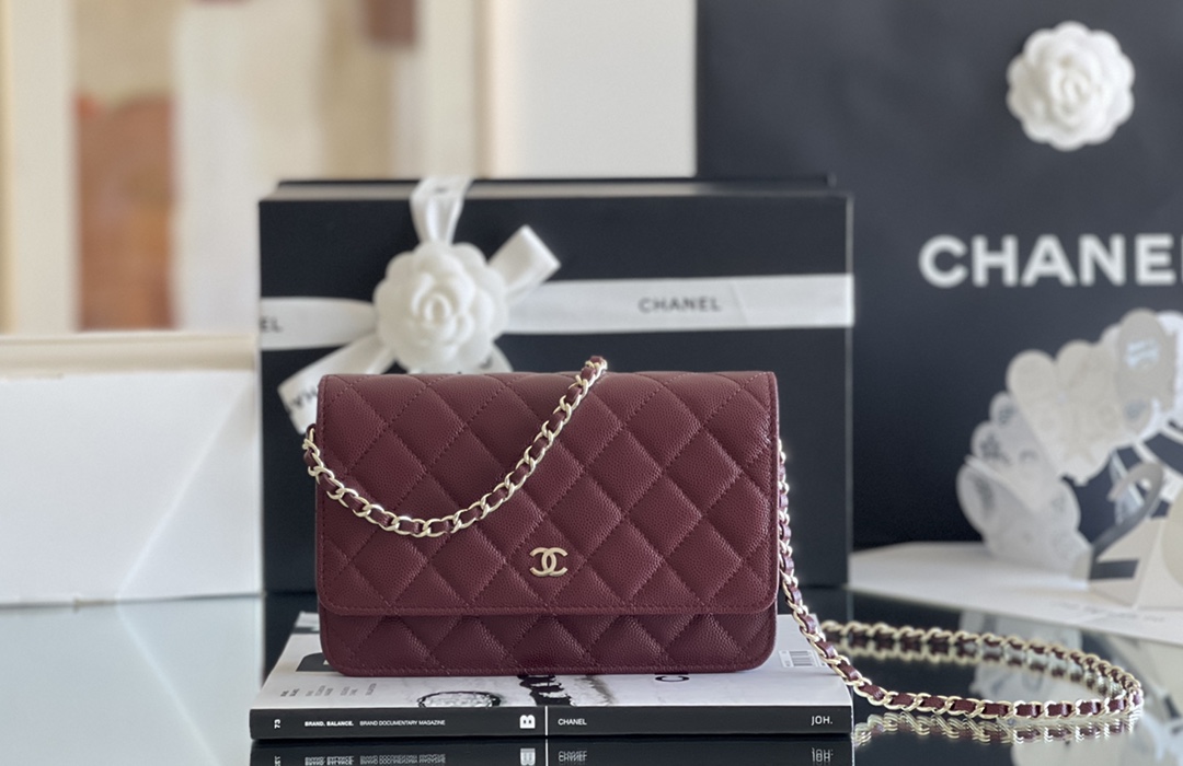 Ch*el classic wallet on chain burgundy ap0250