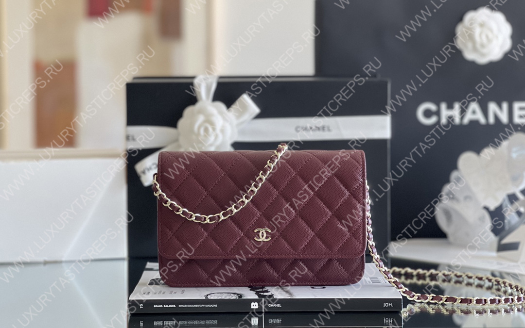Ch*el classic wallet on chain burgundy ap0250