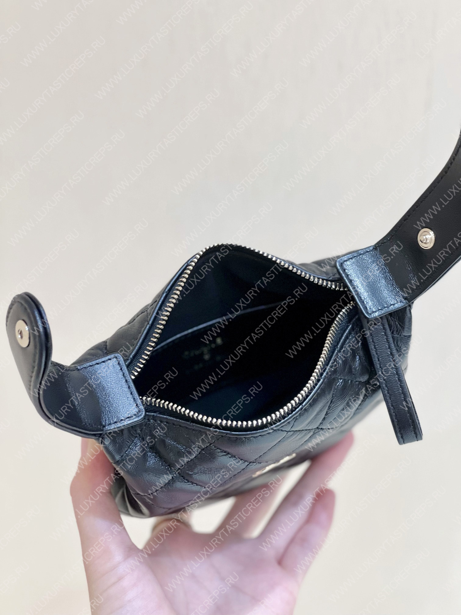 Ch*el pouch black ap3095