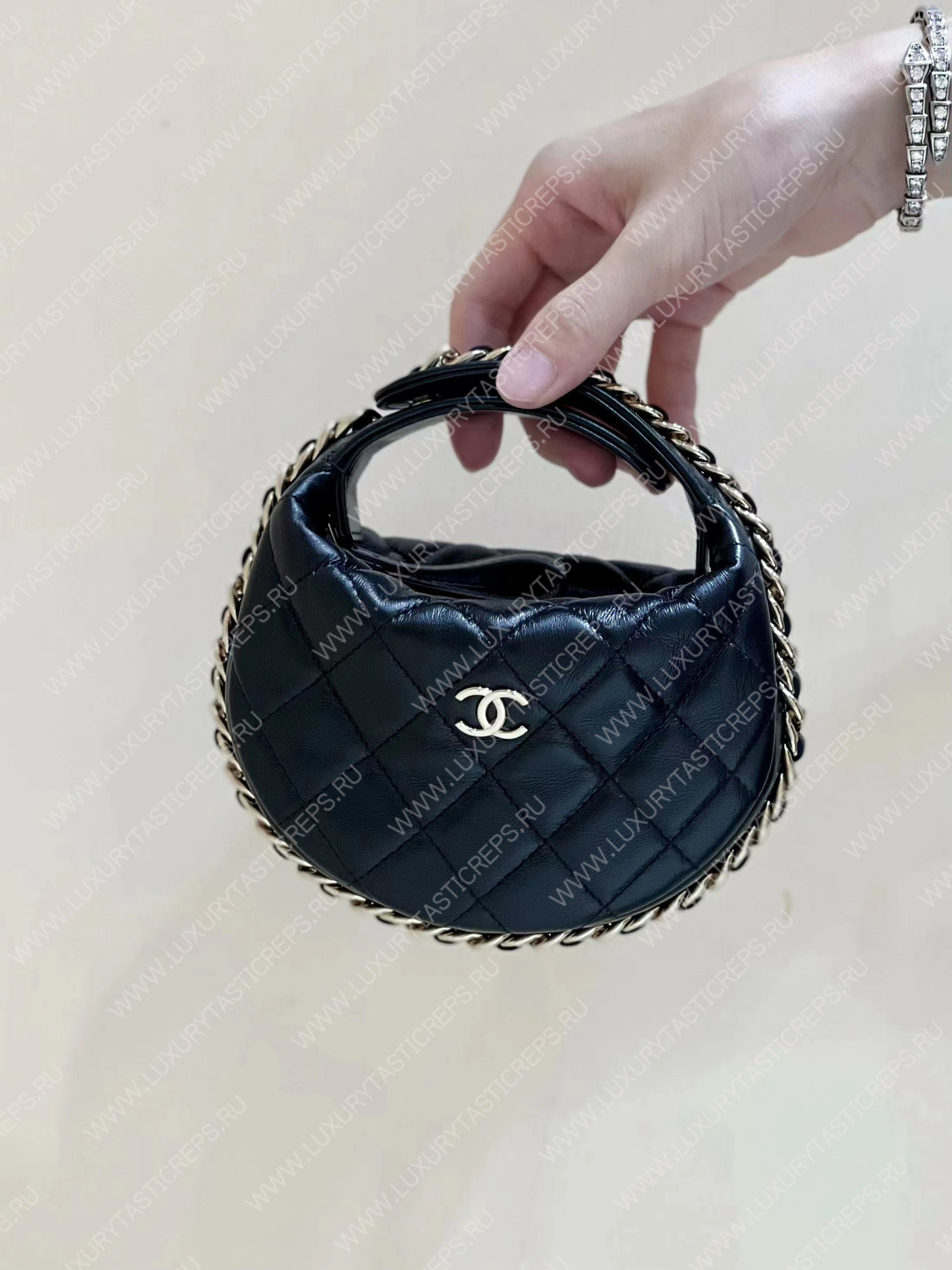 Ch*el pouch black ap3095
