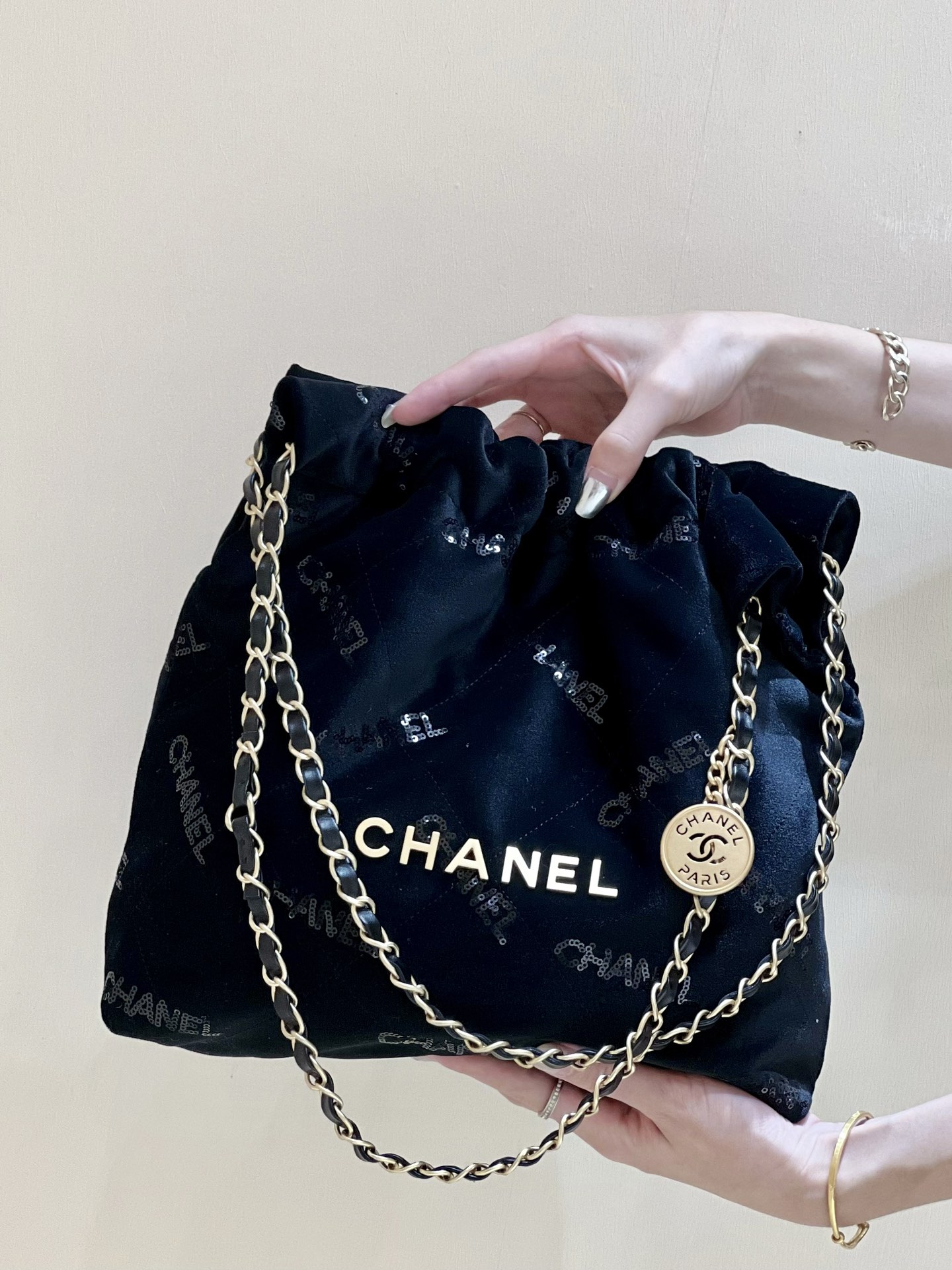 Ch*el 22 handbag black as3260
