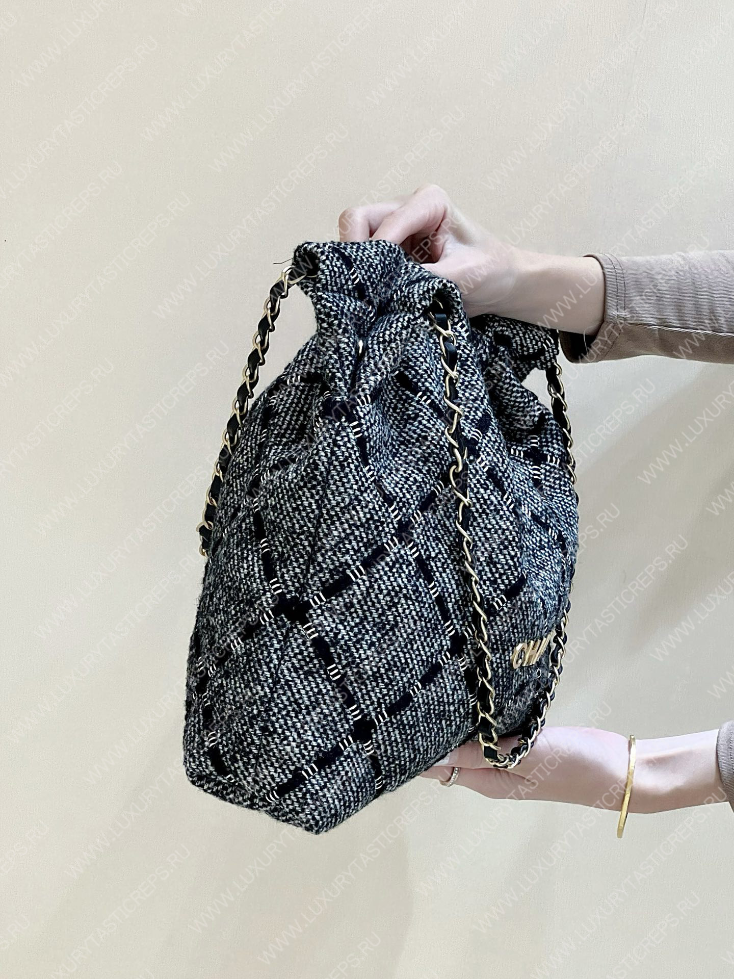 Ch*el 22 handbag grey as3261