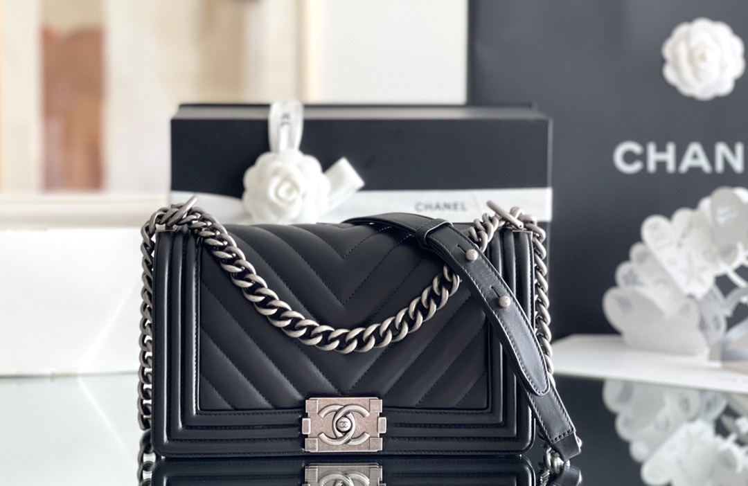 Ch*el boy handbag black a67086