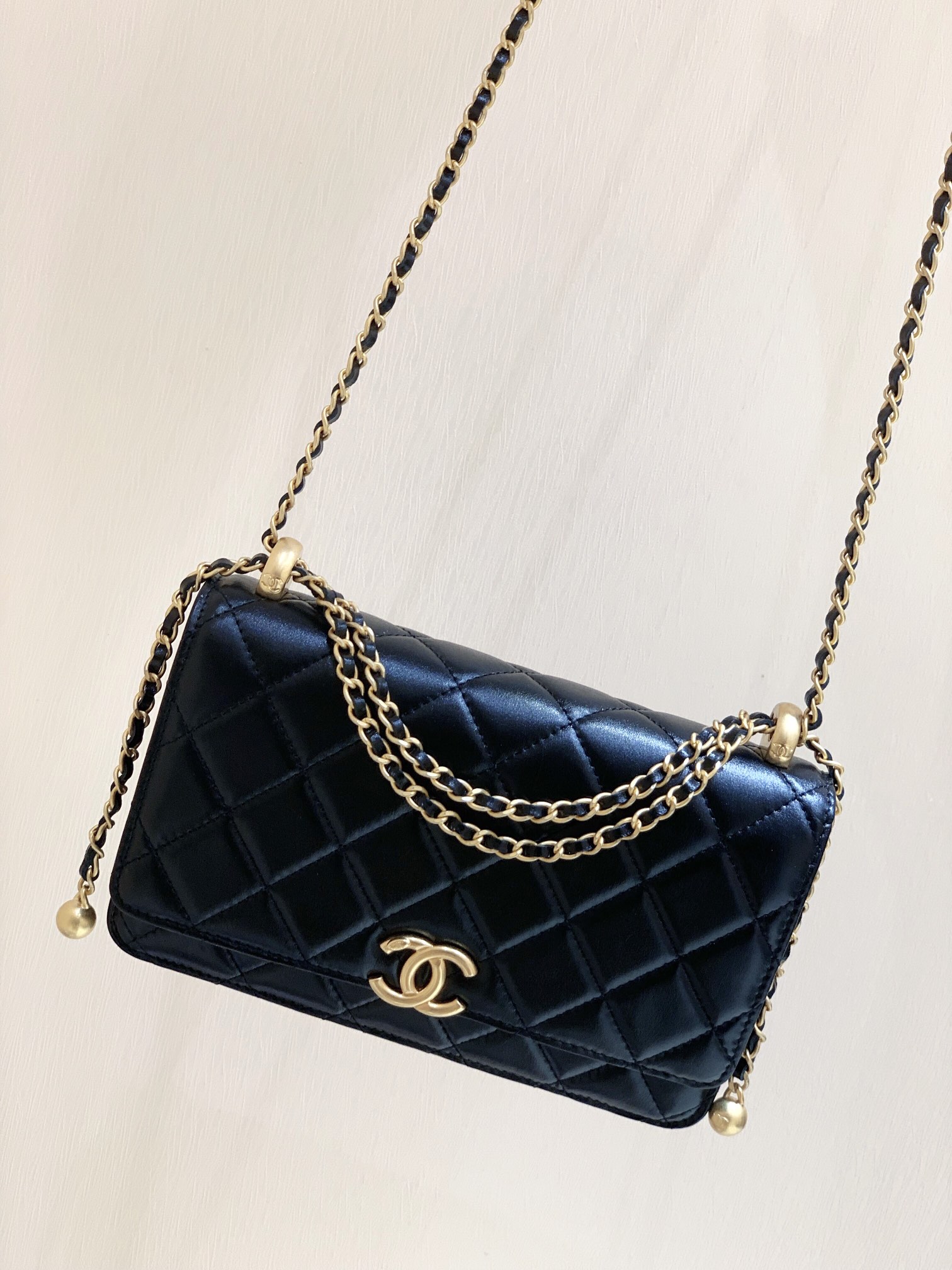 Ch*el wallet on chain black ap2649