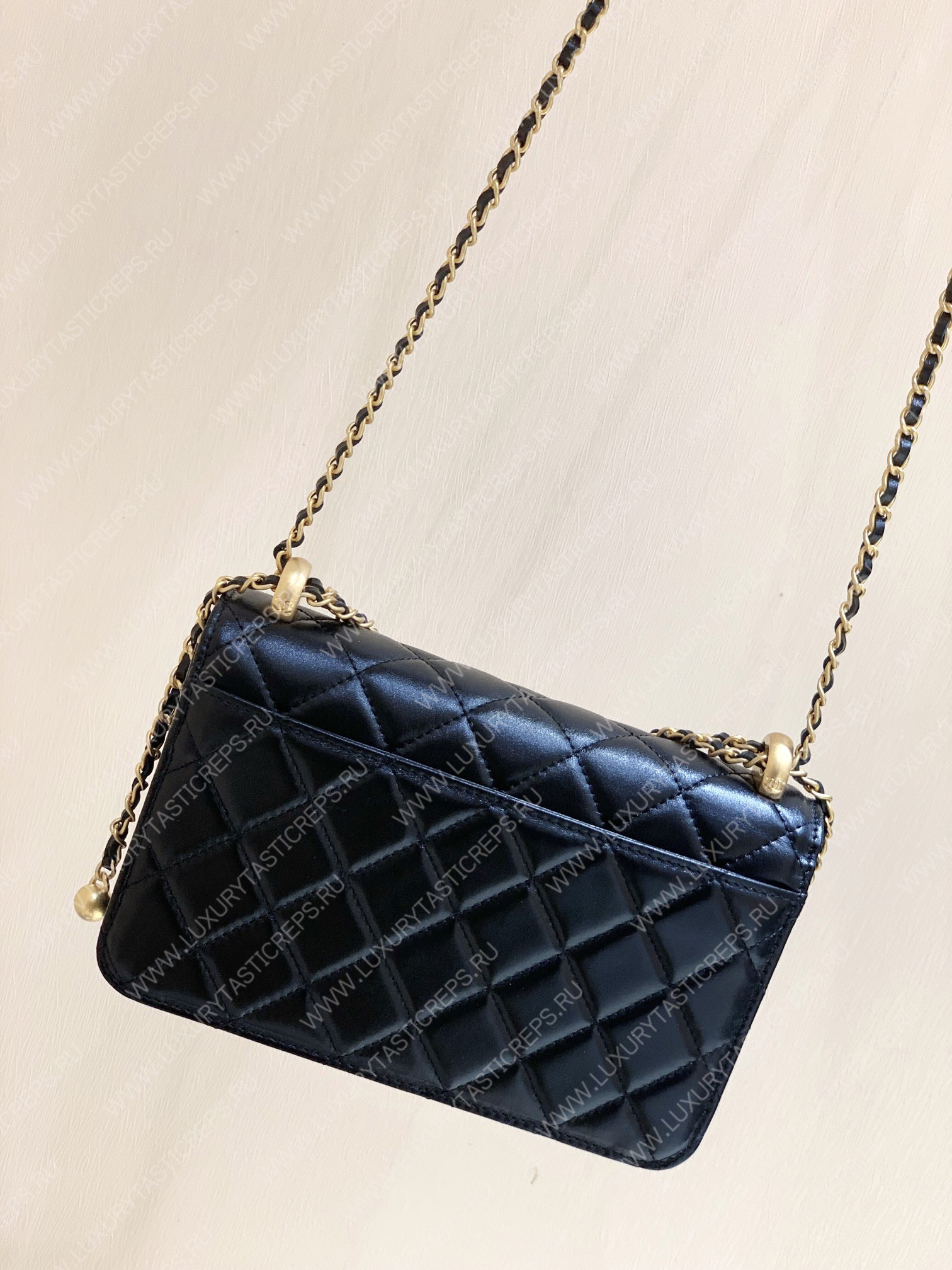 Ch*el wallet on chain black ap2649