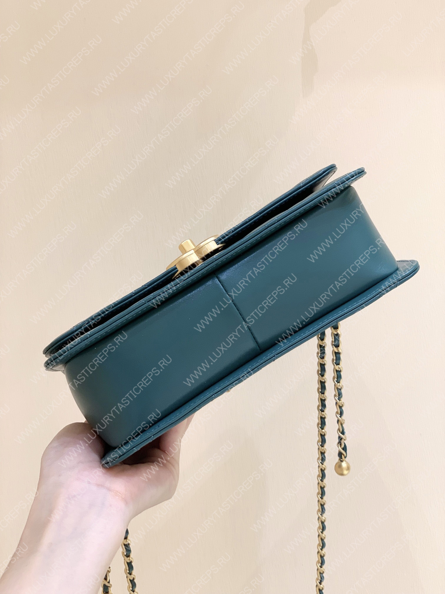 Ch*el wallet on chain green ap2649