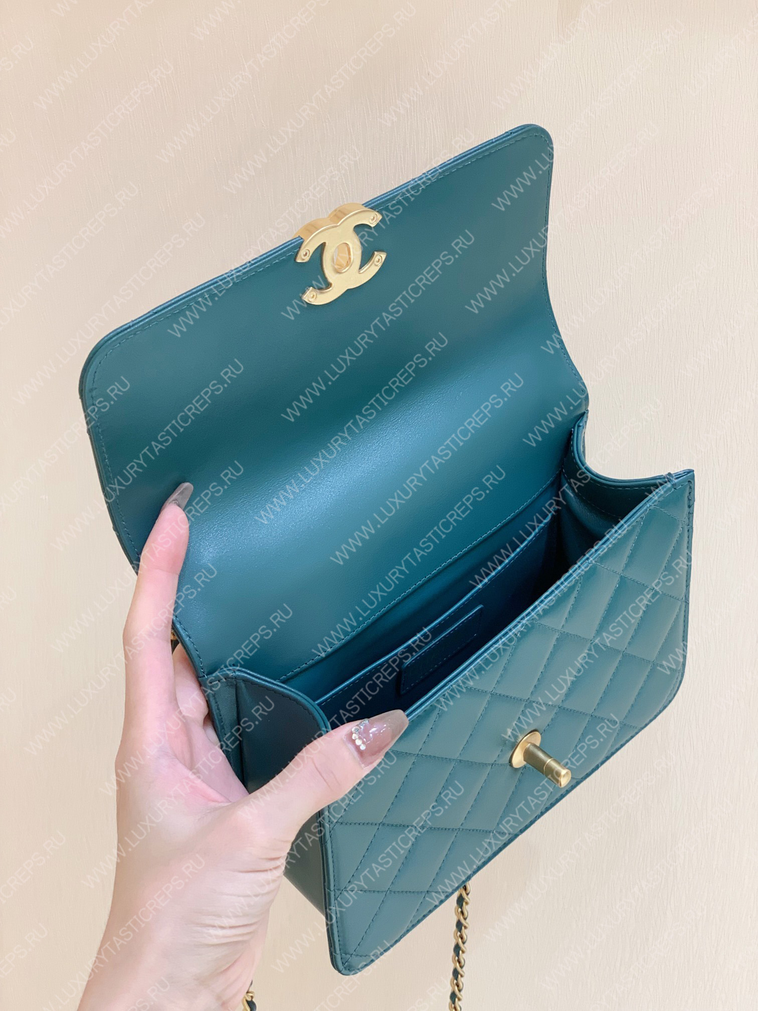 Ch*el wallet on chain green ap2649