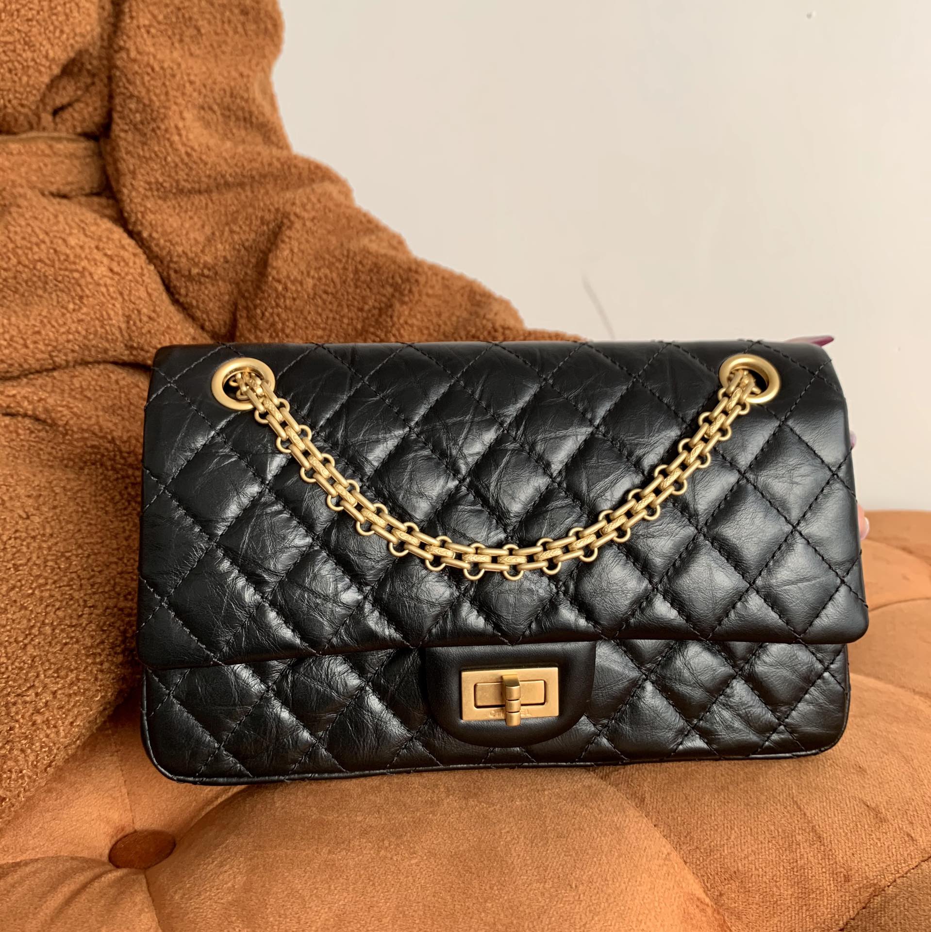 Ch*el 2.55 reissue handbag black gold chain a37586
