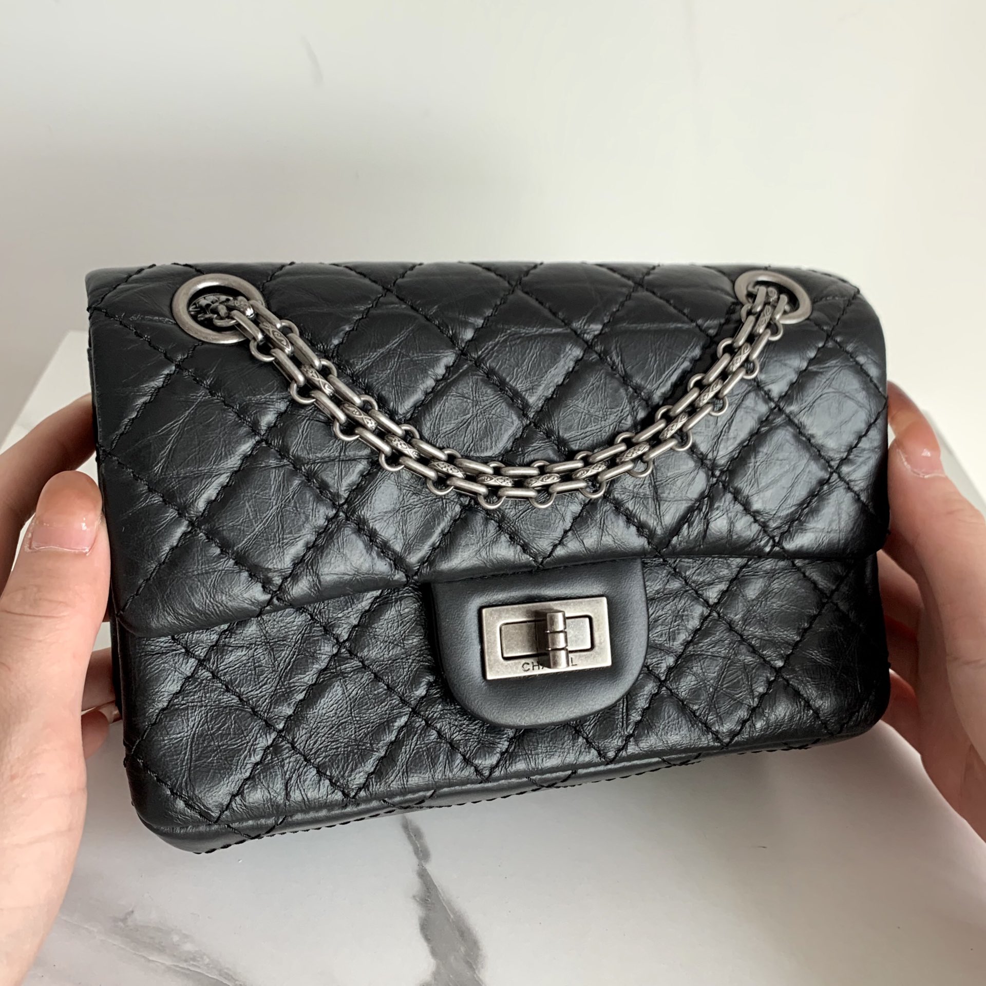 Ch*el 2.55 mini reissue bag black a37585