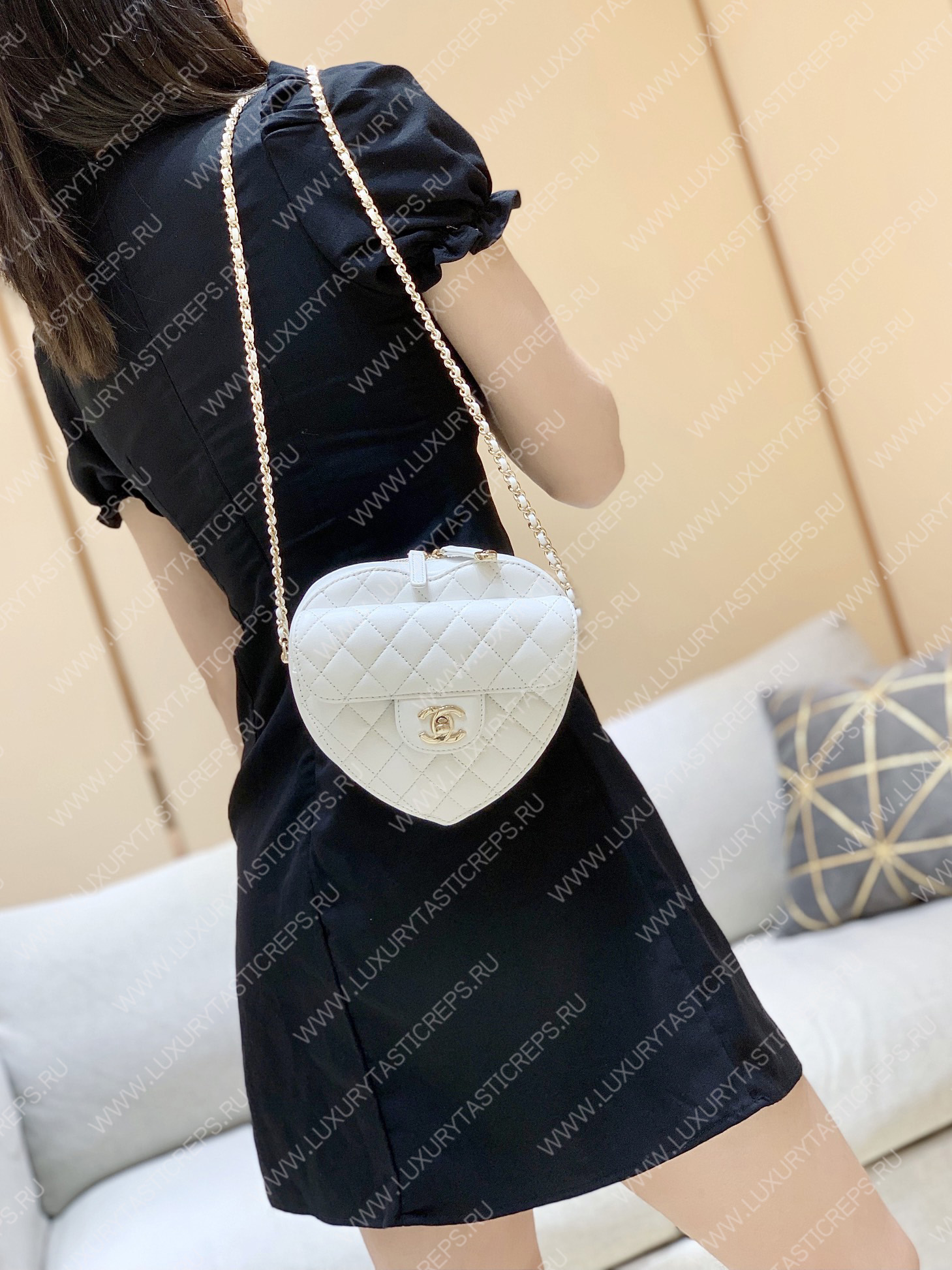 Ch*el cc heart clutch 22s white as3191