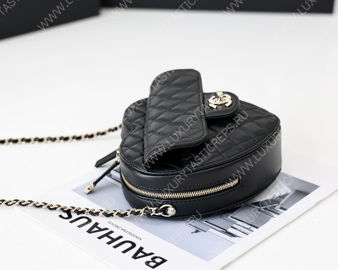 Ch*el cc heart clutch 22s black as3191