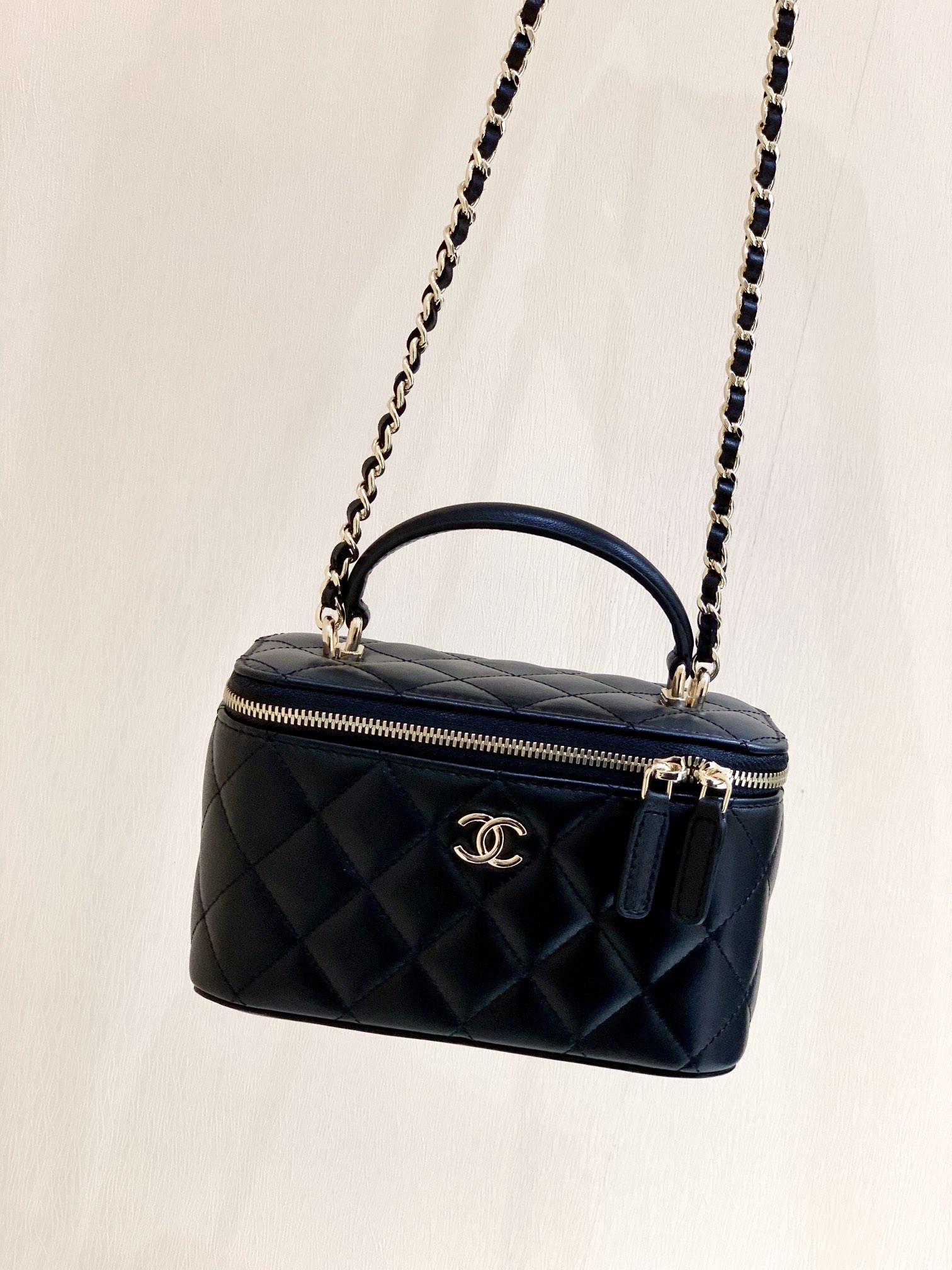 Ch*el long vanity case black ap2199