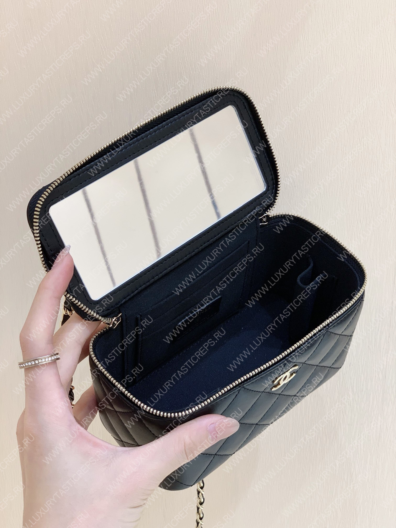 Ch*el long vanity case black ap2199