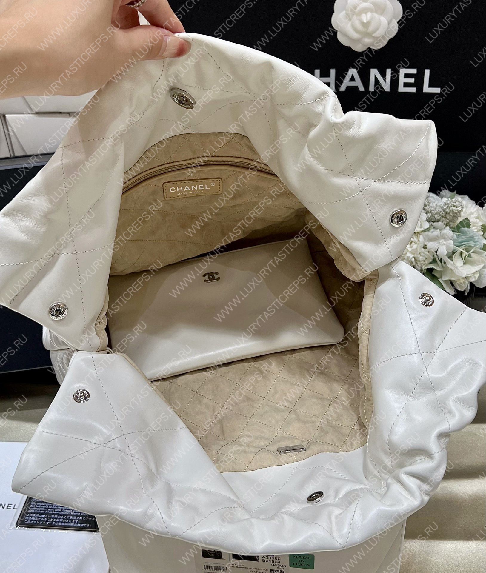 Ch*el 22 handbag white as3261