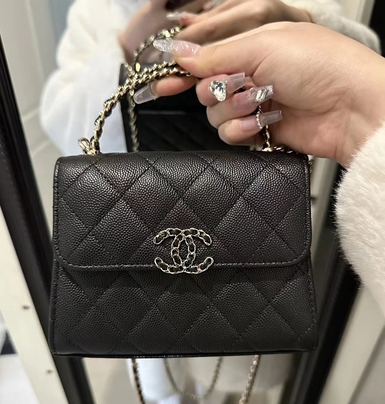 Ch*el 19 handbag with chain and top handle black ap3237