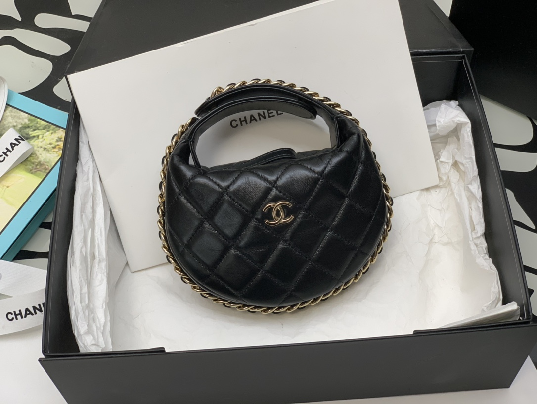 Ch*el pouch black ap3095