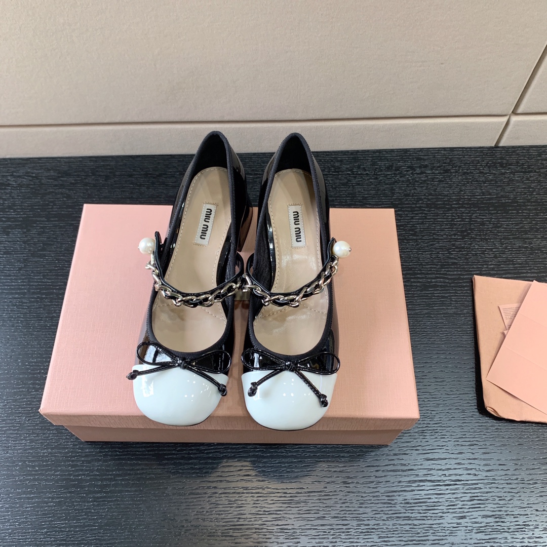 MIU MIU NAPLAK PUMPS WHITE AND BLACK 5I485D