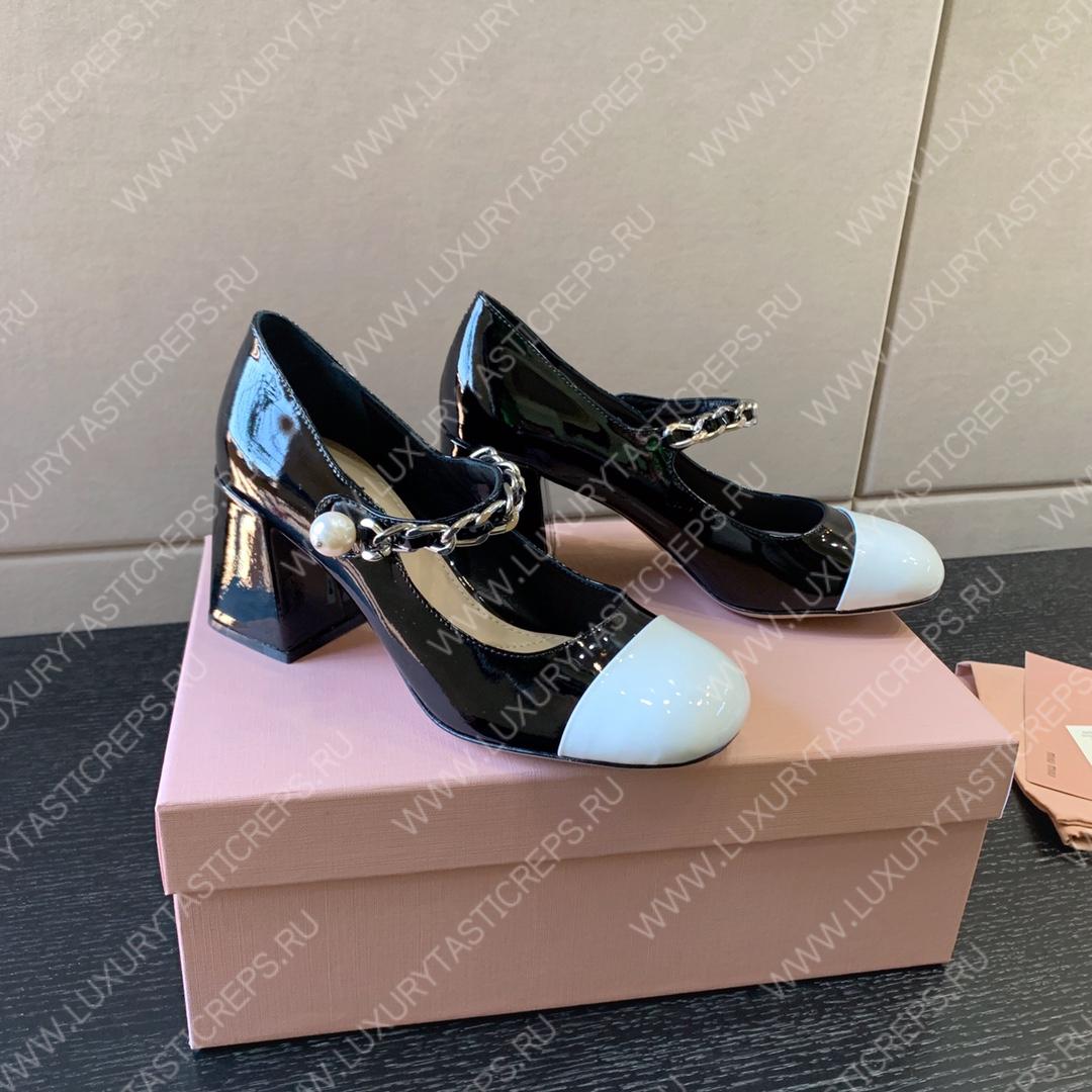 MIU MIU PATENT LEATHER PUMPS WHITE AND BLACK 5I248D