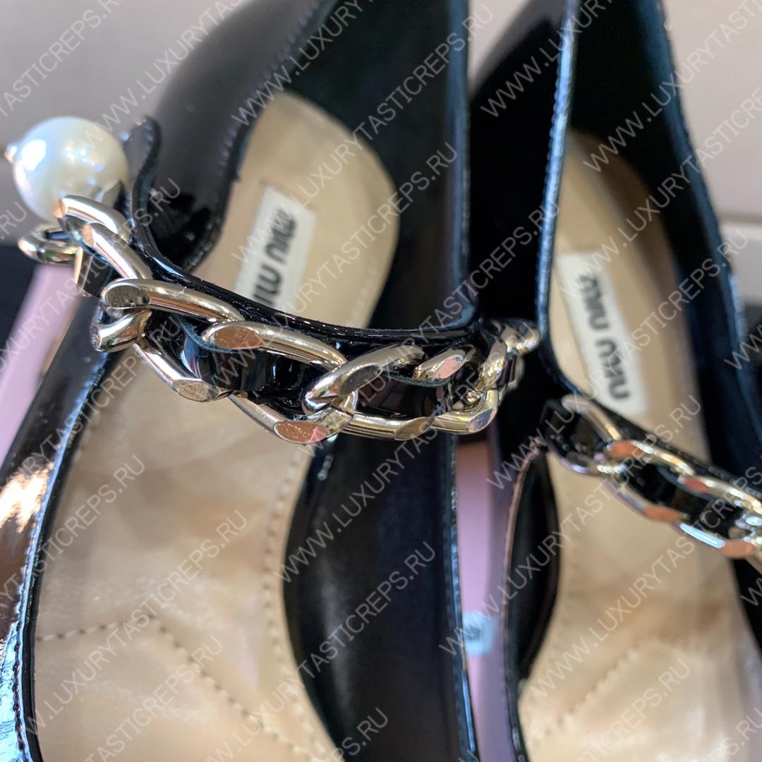MIU MIU PATENT LEATHER PUMPS WHITE AND BLACK 5I248D