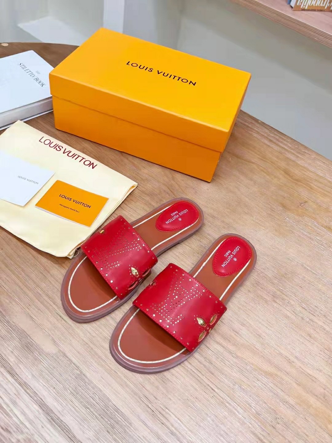 l**is V*t*n flat mule red 1aadiw