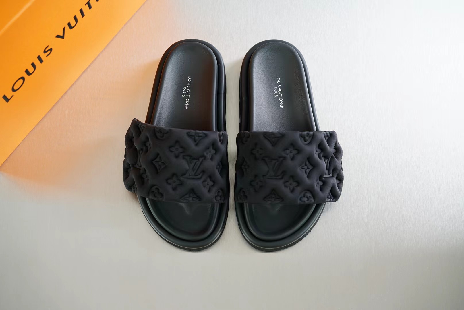 l**is V*t*n pool pillow flat comfort mule black 1aabkl