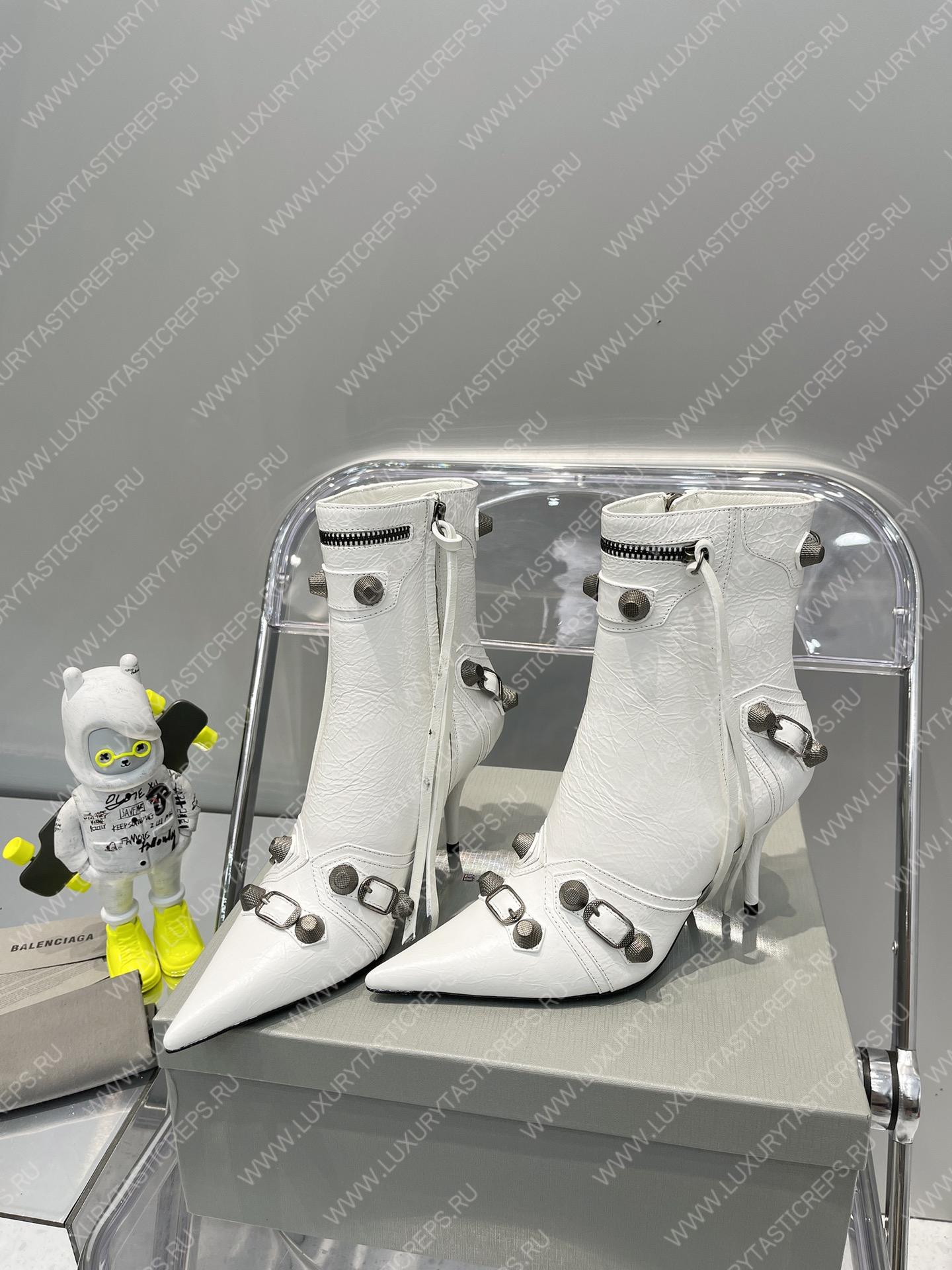 Ba*len*cia*ga women’s cagole 90mm bootie white 694379wa