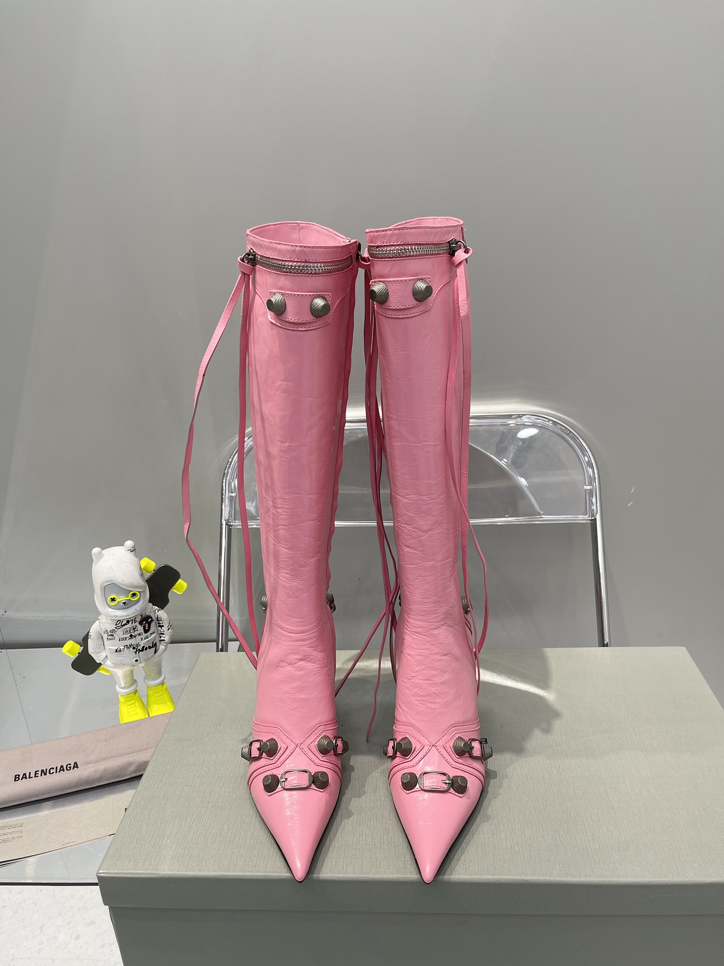 BALNECIAGA WOMEN’S CAGOLE 90MM BOOT OPTIC PINK 694395WA