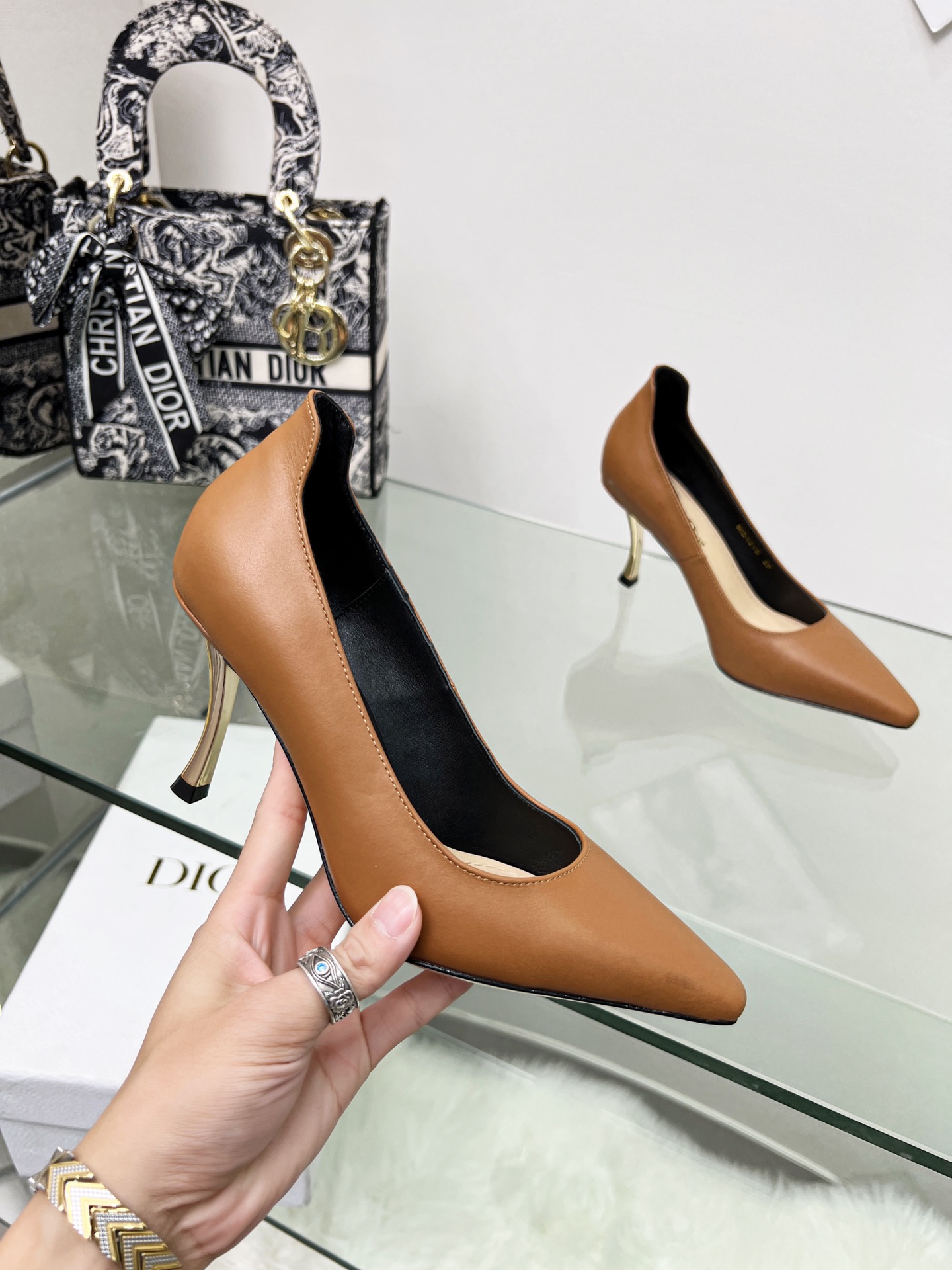 D*or d-fame pump brown kdp975vvv