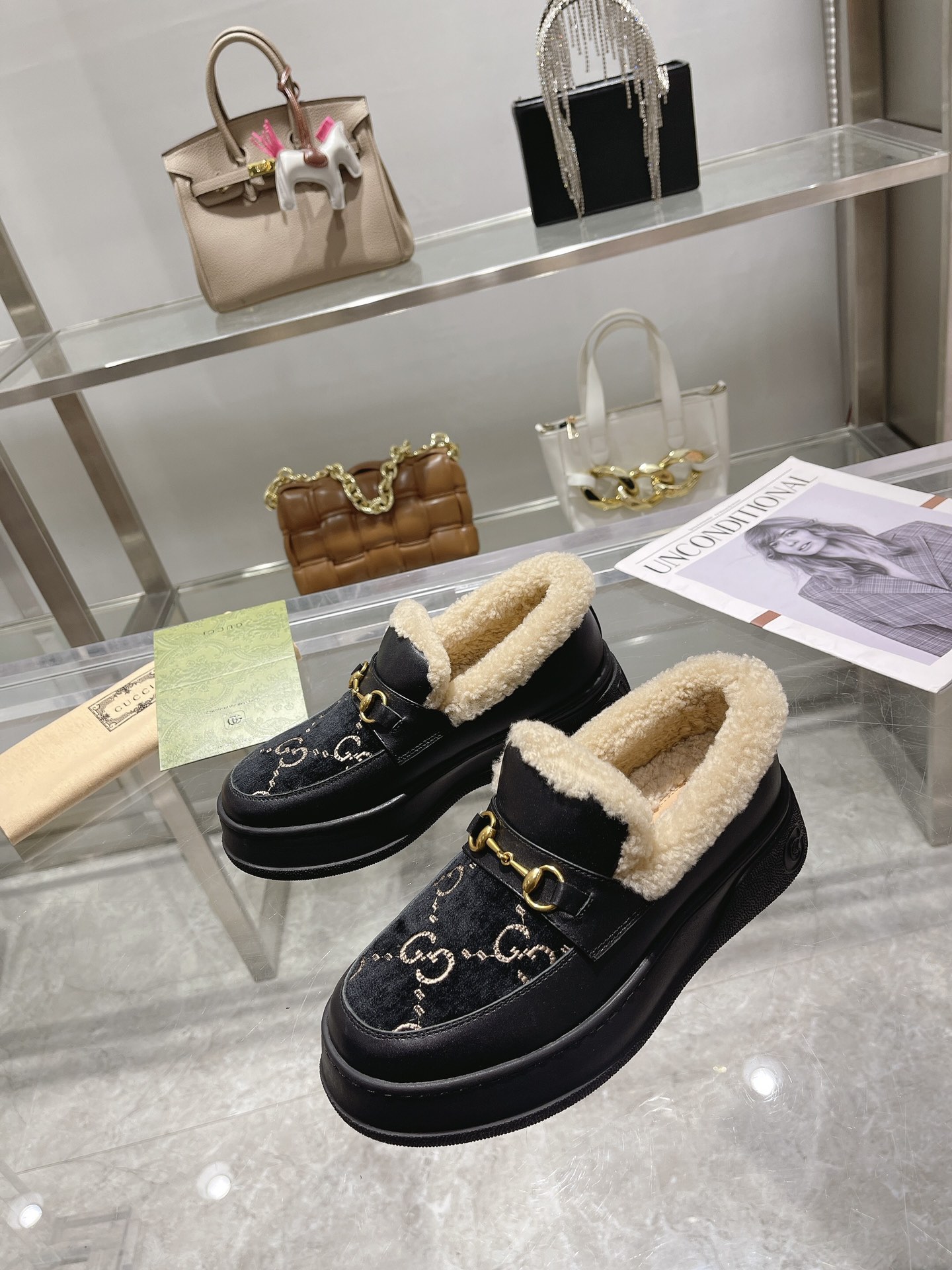 G*u*i horsebit ankle boot beige 550036