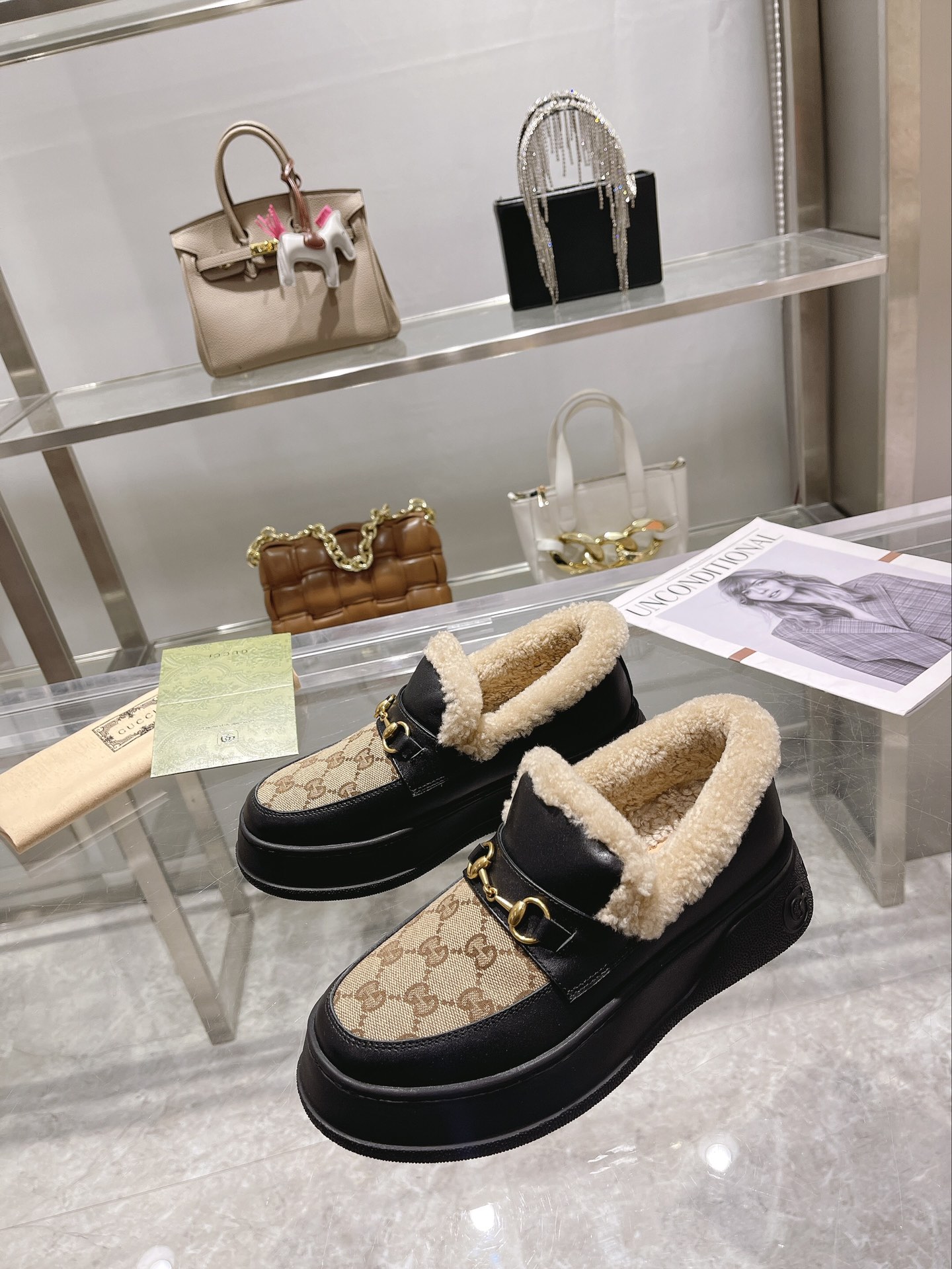 G*u*i horsebit ankle boot beige 550036