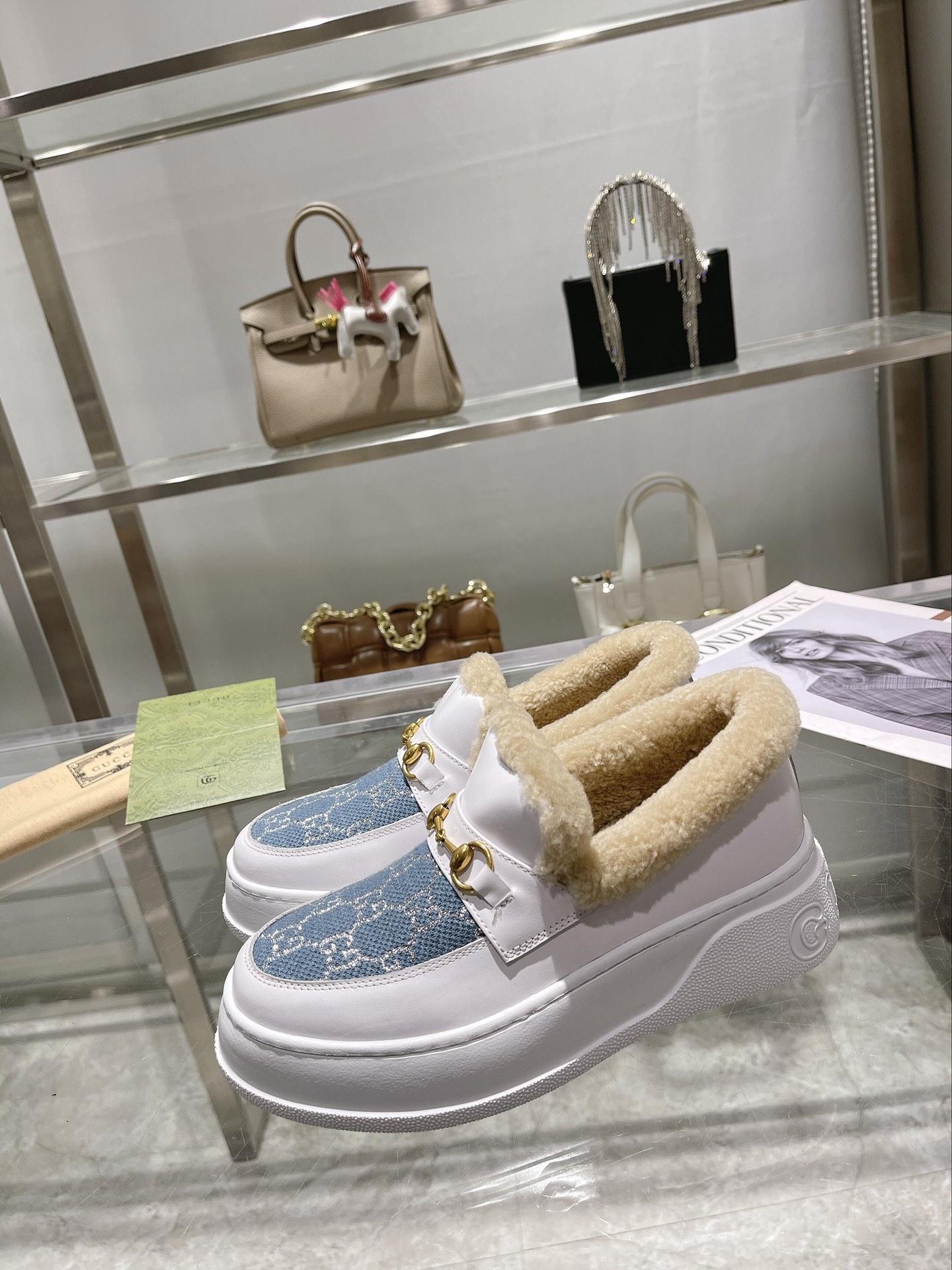 G*u*i horsebit ankle boot white 550036