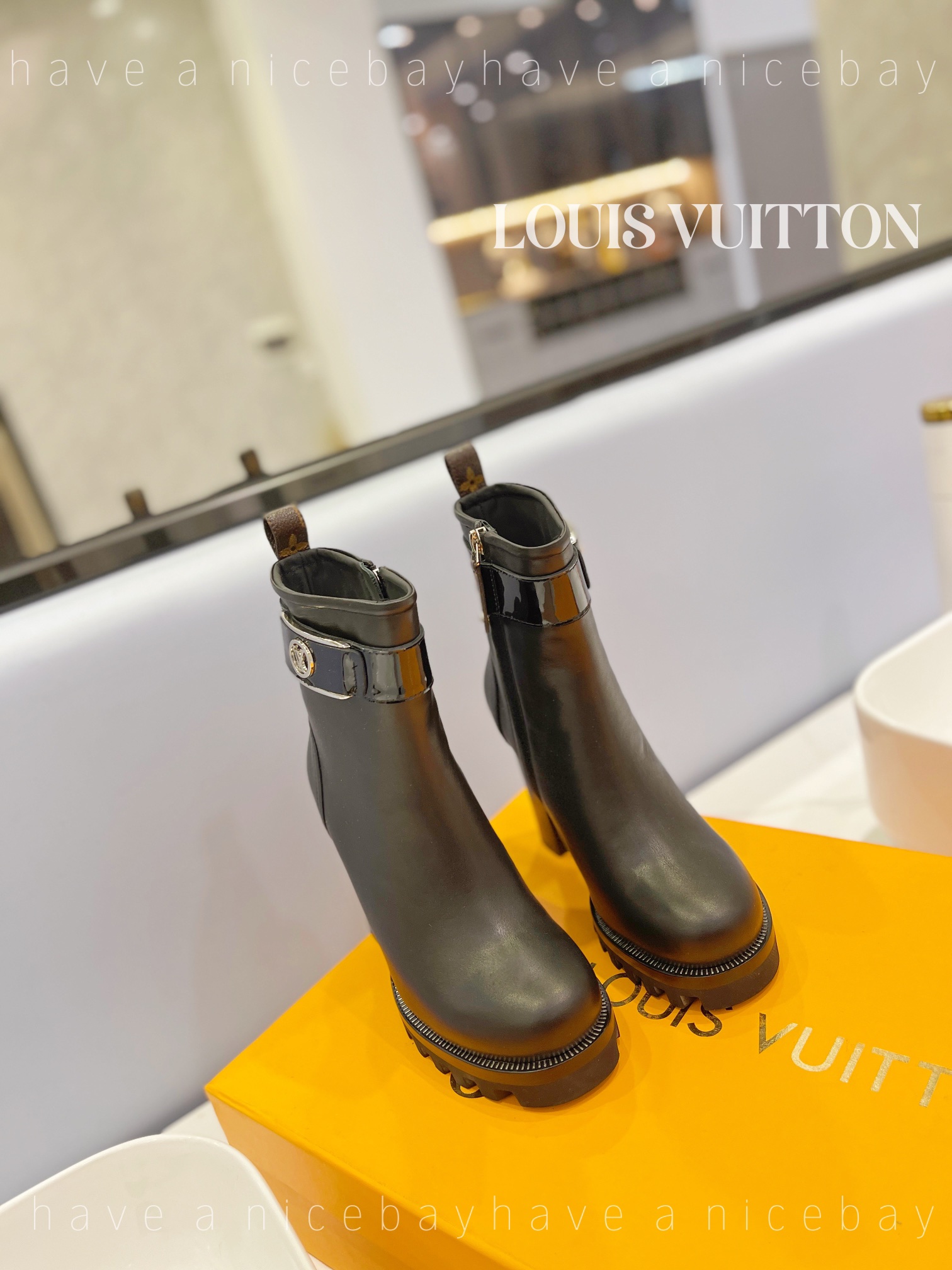 l**is V*t*n fame platform ankle boot black 1aabk2