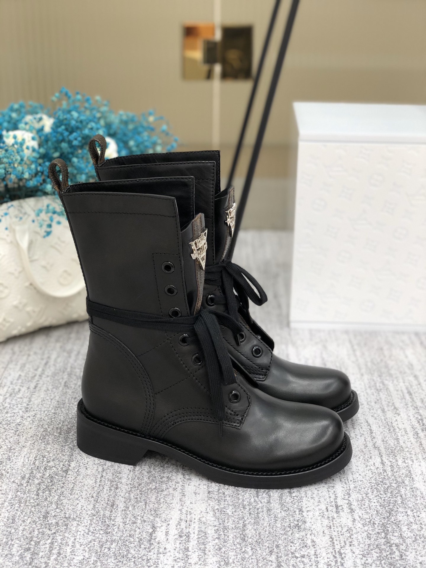 l**is V*t*n metropolis flat ranger black 1a7wi5