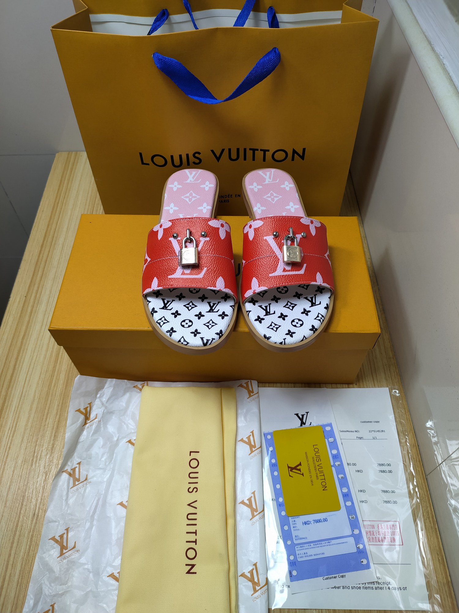 l**is V*t*n mule plate lock it white and red 1a64mn