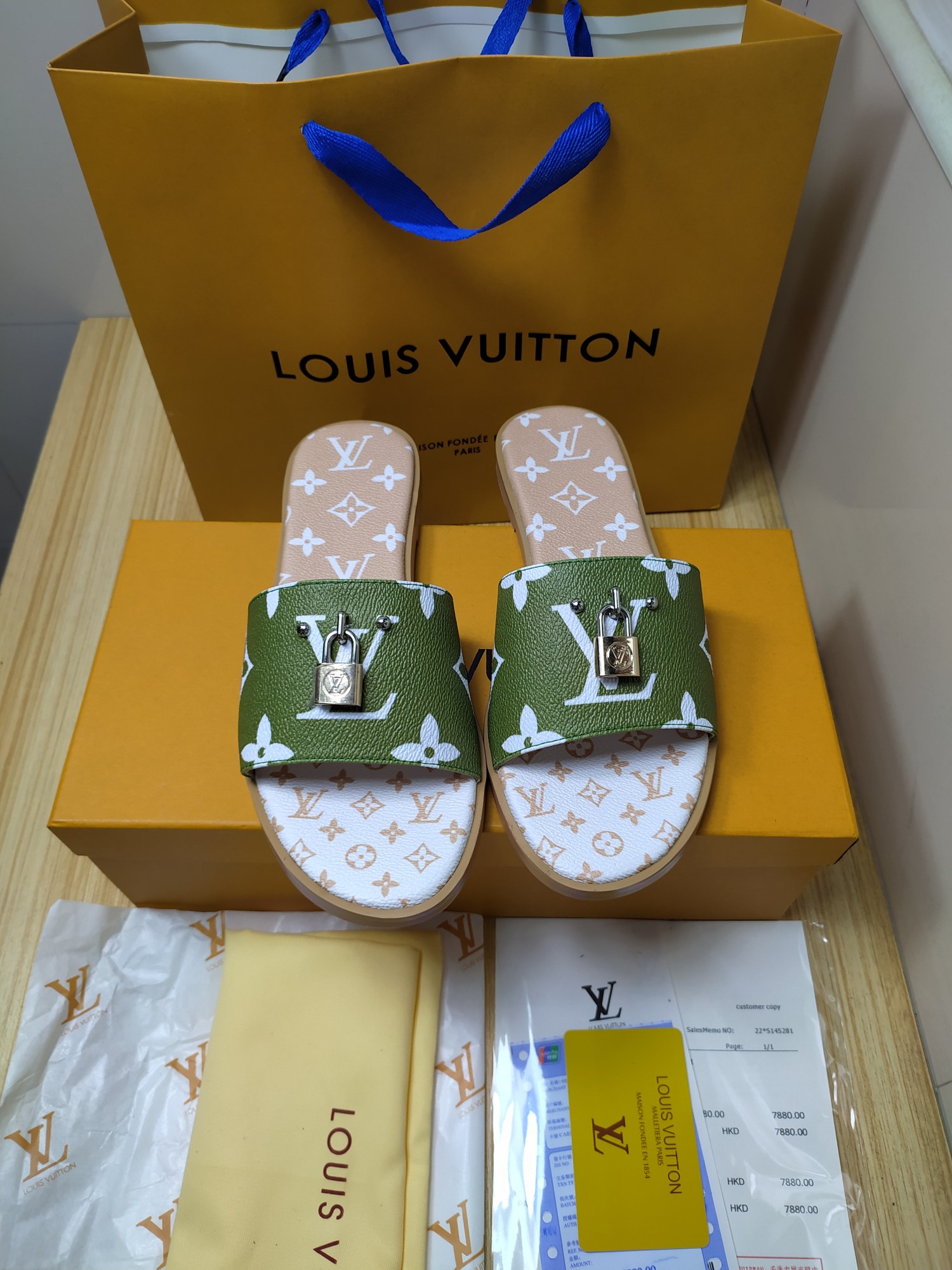 l**is V*t*n mule plate lock it white and green 1a64mn